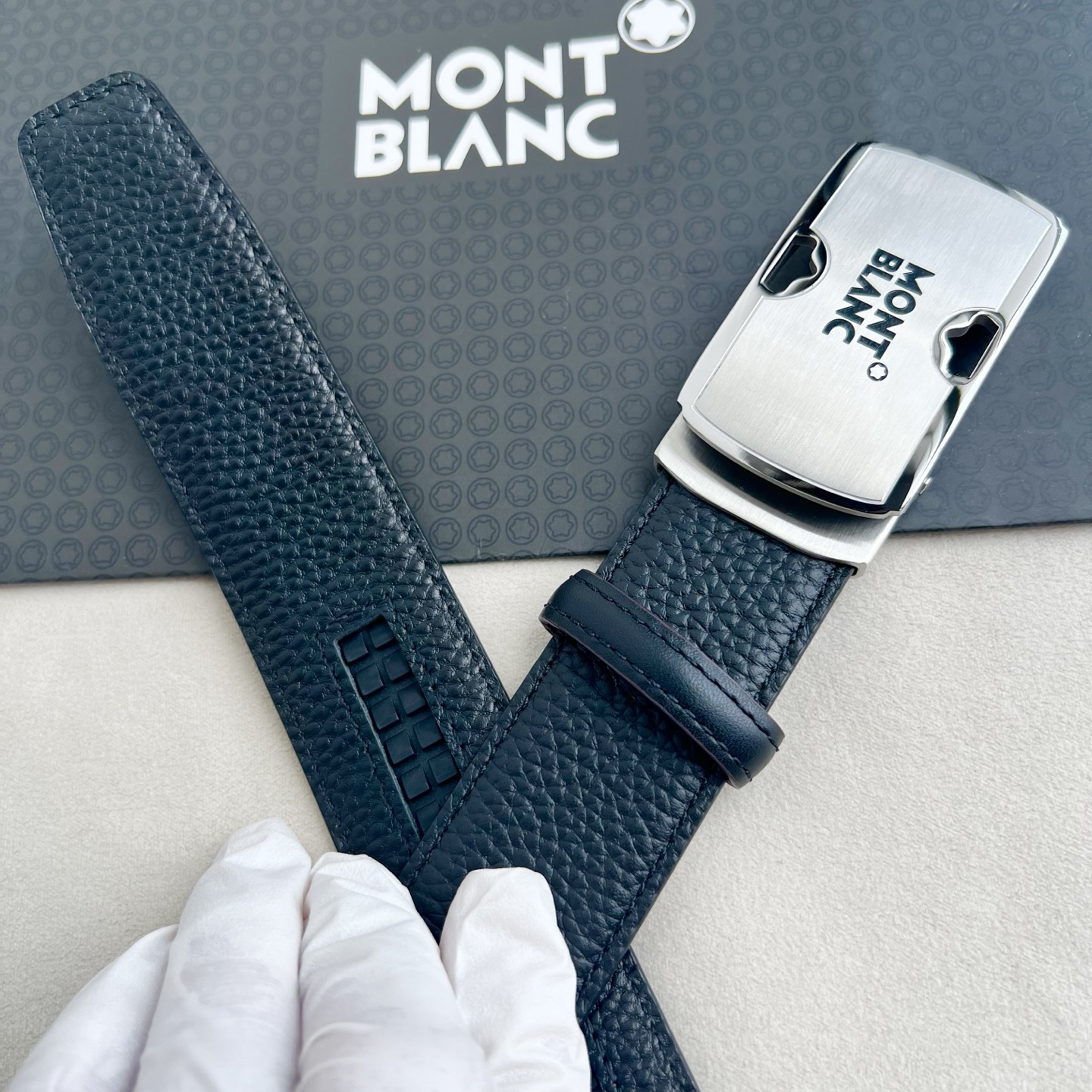 🎐 Montblanc 🎐（万宝龙） 双面togo纹 ➕360不锈钢精品扣头打造 柔软细腻，休闲商务，百搭大方，商务休闲