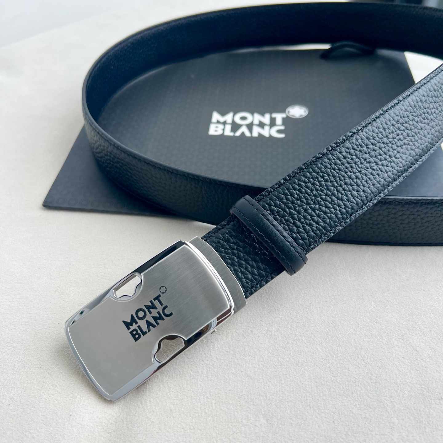 🎐 Montblanc 🎐（万宝龙） 双面togo纹 ➕360不锈钢精品扣头打造 柔软细腻，休闲商务，百搭大方，商务休闲