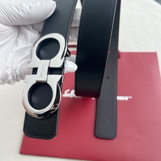 🎐 FERRAGAMO 🎐(菲拉格慕) 采用双面牛皮毛孔纹搭配平纹➕精品纯铜扣头打造 柔软细腻,双面可用,时尚休闲易搭配 🎐 FERRAGAMO 🎐(菲拉格慕) 采用双面牛皮毛孔纹搭配平纹➕精品纯铜扣头打造 柔软细腻,双面可用,时尚休闲易搭配