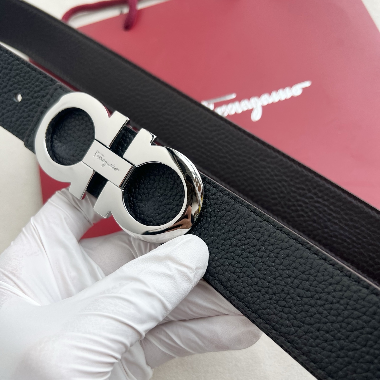 🎐 FERRAGAMO 🎐(菲拉格慕) 采用双面采用粒面togo纹➕精品纯铜扣头打造 柔软细腻,双面可用,时尚休闲易搭配 🎐 FERRAGAMO 🎐(菲拉格慕) 采用双面采用粒面togo纹➕精品纯铜扣头打造 柔软细腻,双面可用,时尚休闲易搭配
