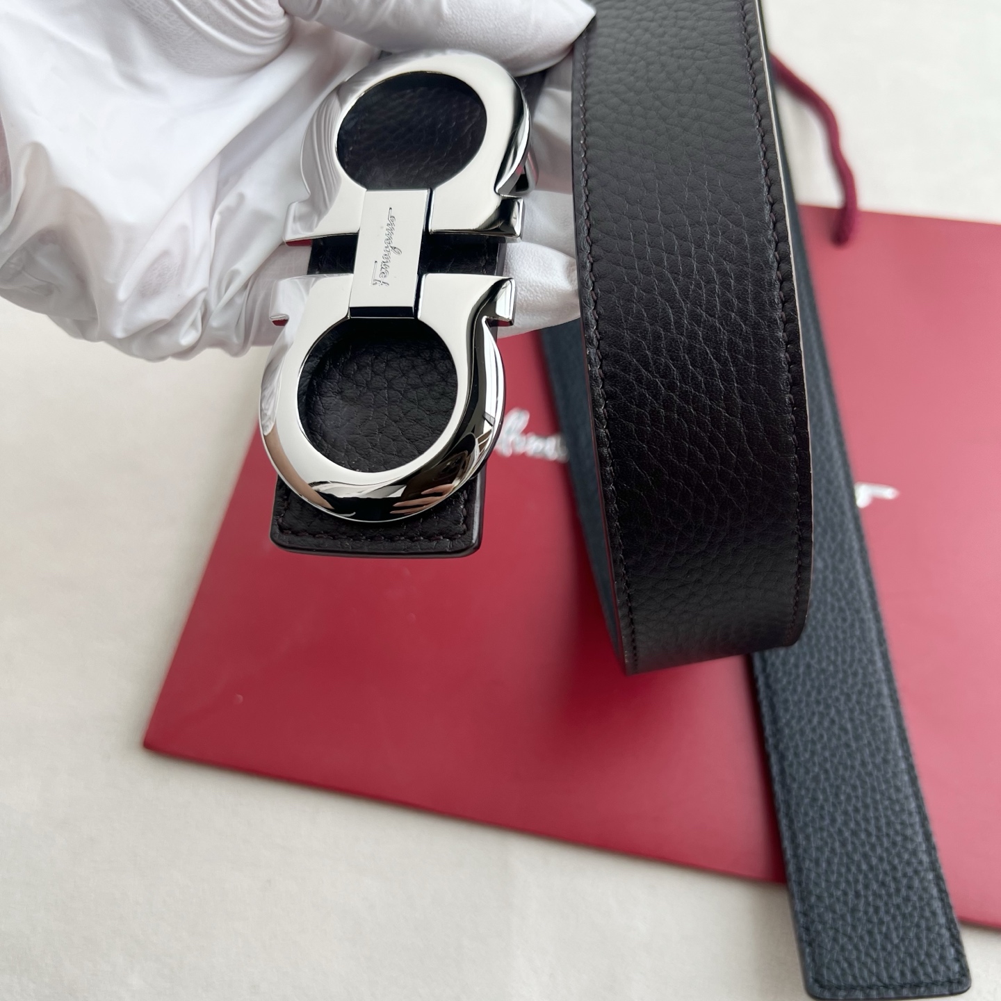 🎐 FERRAGAMO 🎐(菲拉格慕) 采用双面采用粒面togo纹➕精品纯铜扣头打造 柔软细腻,双面可用,时尚休闲易搭配 🎐 FERRAGAMO 🎐(菲拉格慕) 采用双面采用粒面togo纹➕精品纯铜扣头打造 柔软细腻,双面可用,时尚休闲易搭配