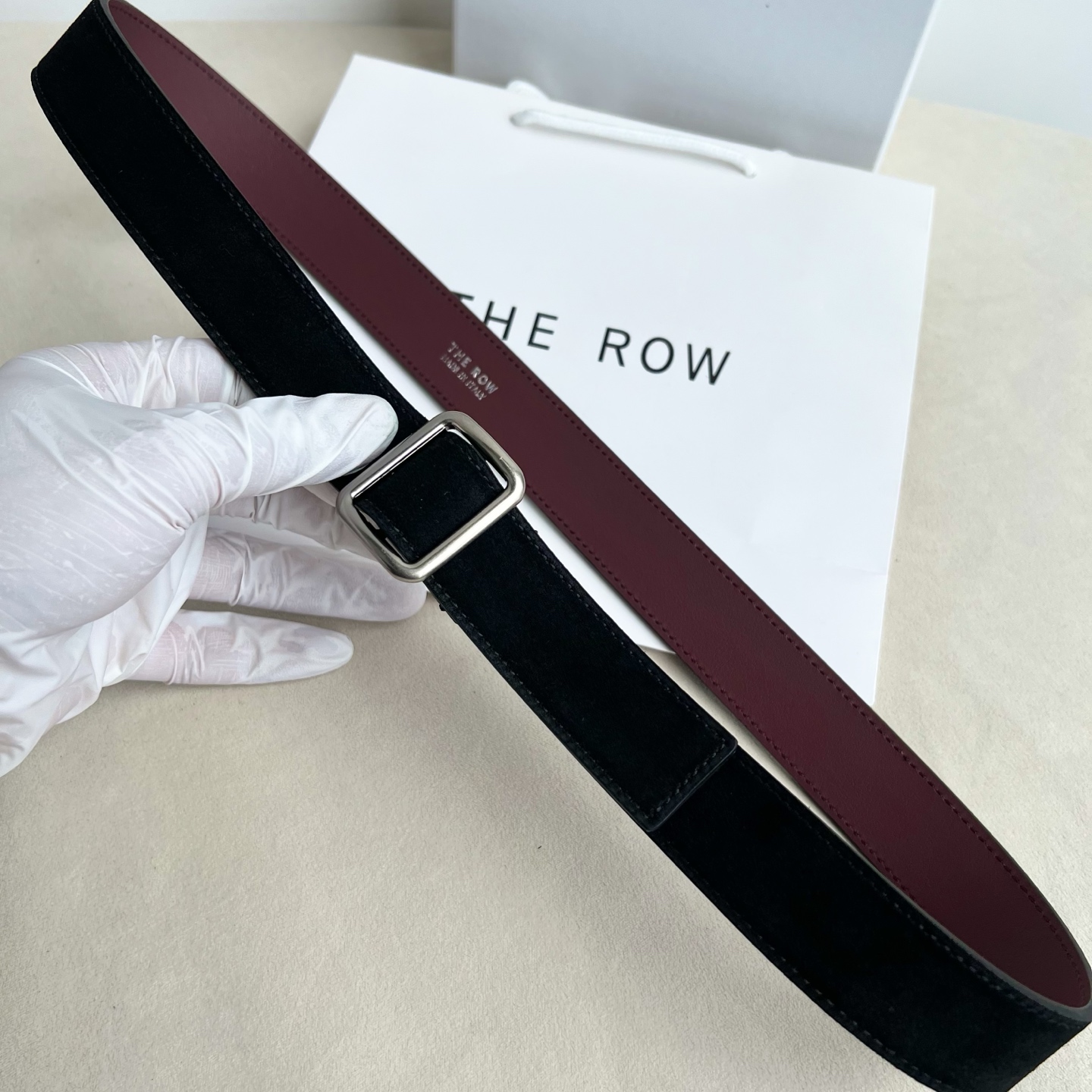 THE ROW。反绒真皮腰带!穿搭配饰必备!简约不简单,慵懒大气!不管日常穿搭,还是工作配套,都很适合!3cm THE ROW。反绒真皮腰带!穿搭配饰必备!简约不简单,慵懒大气!不管日常穿搭,还是工作配套,都很适合!3cm