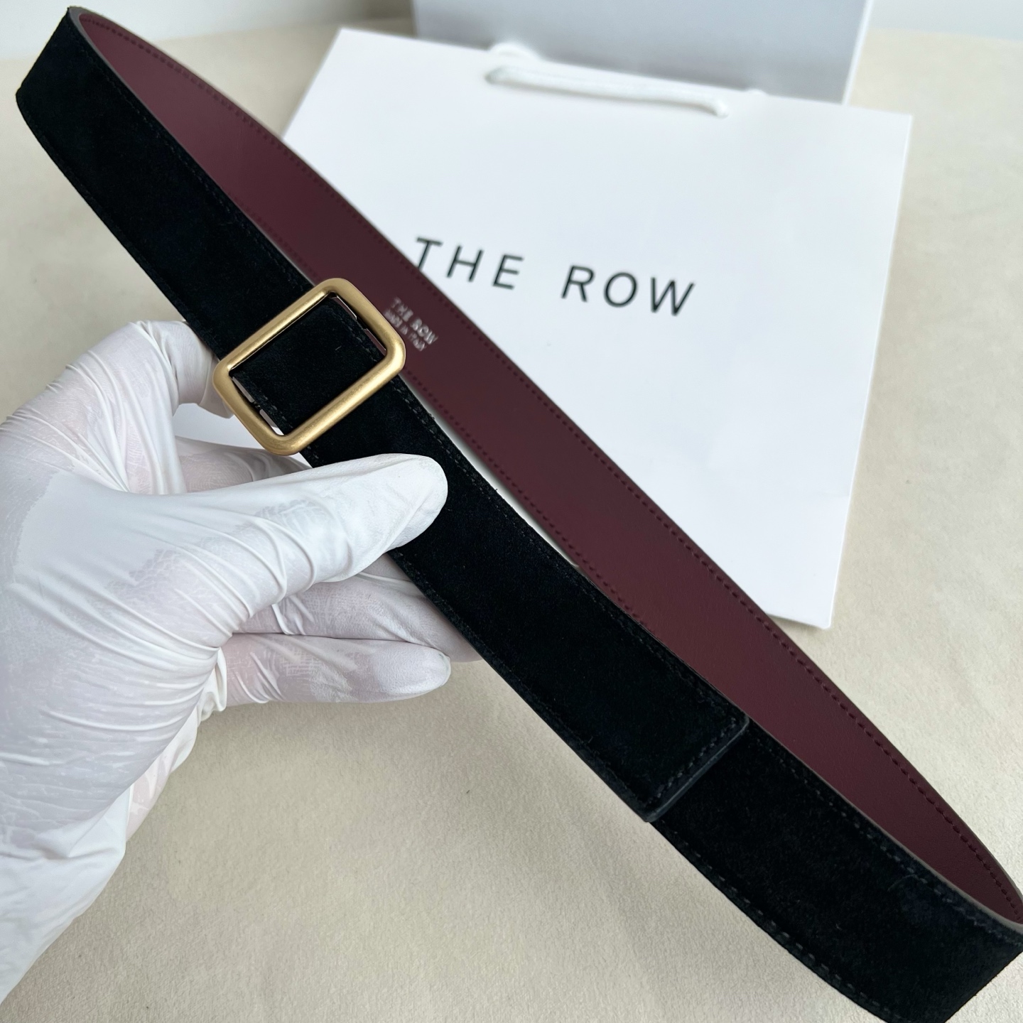 THE ROW。反绒真皮腰带!穿搭配饰必备!简约不简单,慵懒大气!不管日常穿搭,还是工作配套,都很适合!3cm THE ROW。反绒真皮腰带!穿搭配饰必备!简约不简单,慵懒大气!不管日常穿搭,还是工作配套,都很适合!3cm
