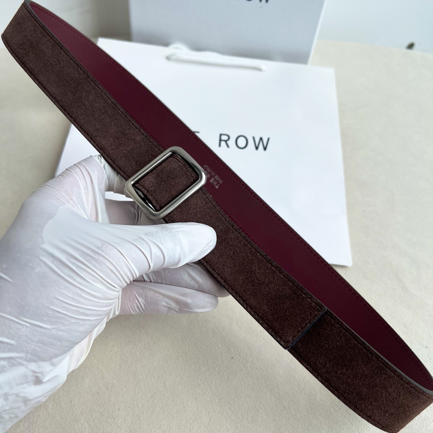 THE ROW。反绒真皮腰带!穿搭配饰必备!简约不简单,慵懒大气!不管日常穿搭,还是工作配套,都很适合!3cm THE ROW。反绒真皮腰带!穿搭配饰必备!简约不简单,慵懒大气!不管日常穿搭,还是工作配套,都很适合!3cm