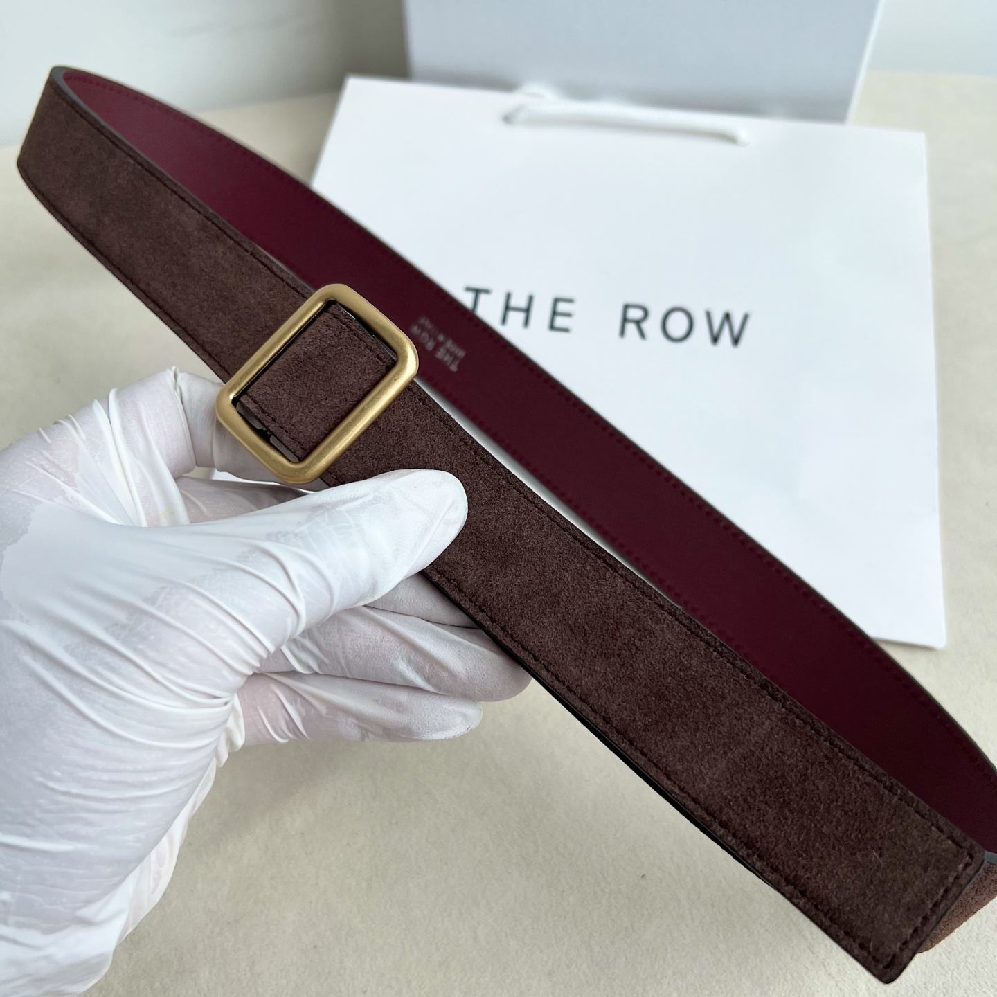 THE ROW。反绒真皮腰带!穿搭配饰必备!简约不简单,慵懒大气!不管日常穿搭,还是工作配套,都很适合!3cm THE ROW。反绒真皮腰带!穿搭配饰必备!简约不简单,慵懒大气!不管日常穿搭,还是工作配套,都很适合!3cm
