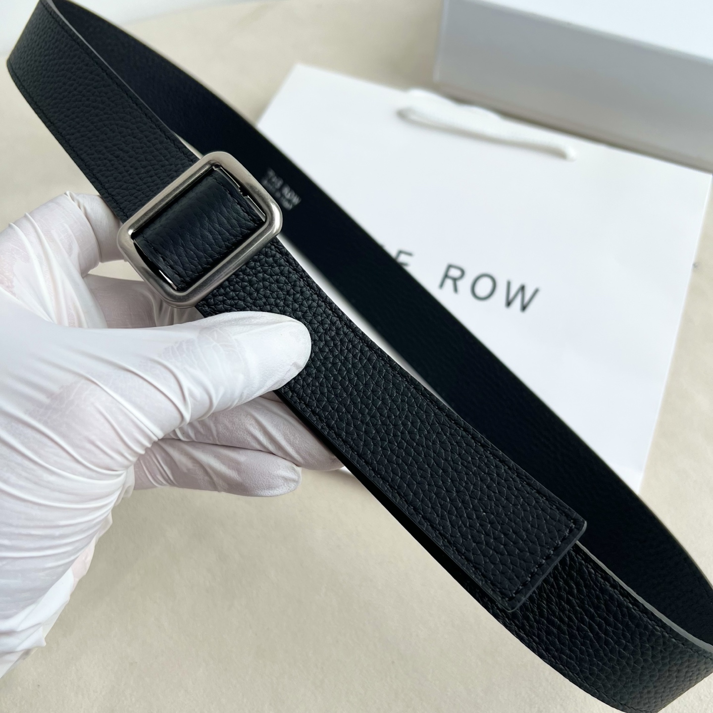 THE ROW。双面togo纹真皮腰带!穿搭配饰必备!简约不简单,慵懒大气!不管日常穿搭,还是工作配套,都很适合!3cm THE ROW。双面togo纹真皮腰带!穿搭配饰必备!简约不简单,慵懒大气!不管日常穿搭,还是工作配套,都很适合!3cm