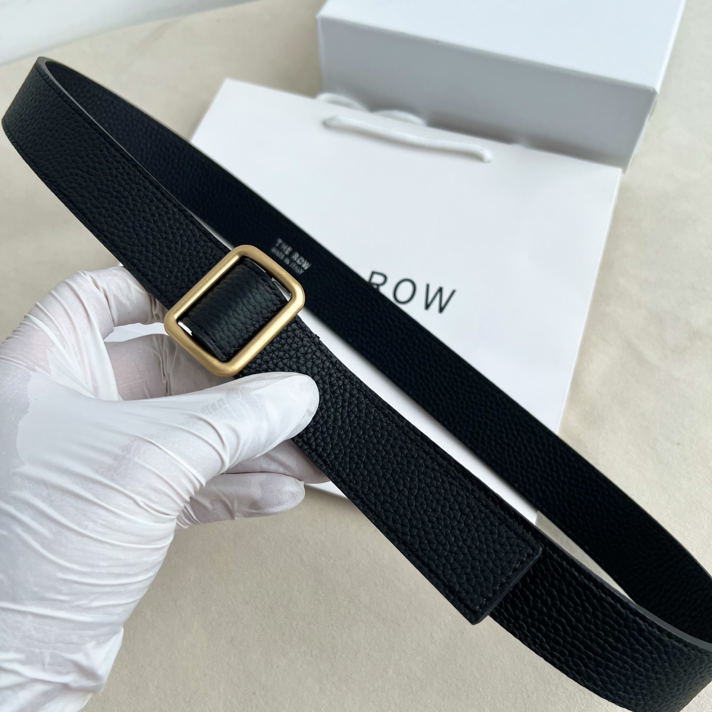 THE ROW。双面togo纹真皮腰带!穿搭配饰必备!简约不简单,慵懒大气!不管日常穿搭,还是工作配套,都很适合!3cm THE ROW。双面togo纹真皮腰带!穿搭配饰必备!简约不简单,慵懒大气!不管日常穿搭,还是工作配套,都很适合!3cm