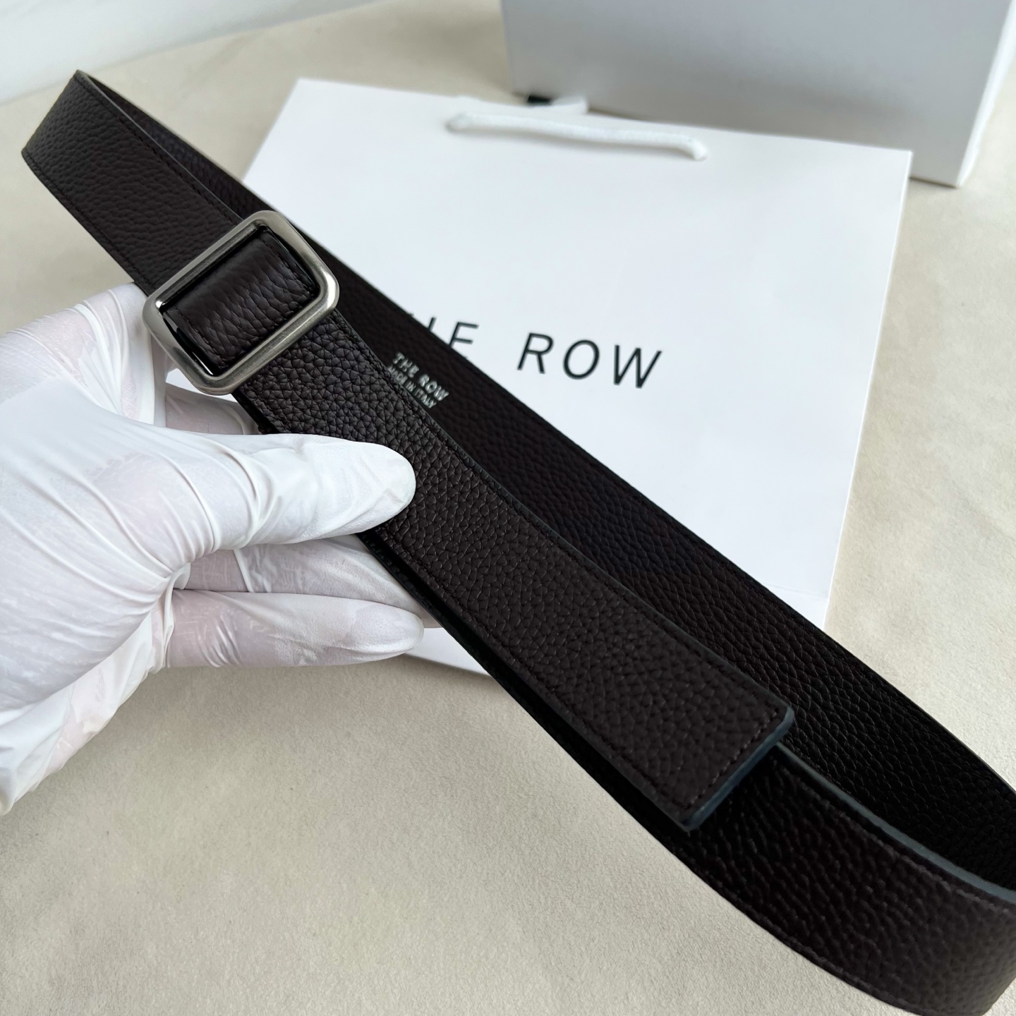 THE ROW。双面togo纹真皮腰带!穿搭配饰必备!简约不简单,慵懒大气!不管日常穿搭,还是工作配套,都很适合!3cm THE ROW。双面togo纹真皮腰带!穿搭配饰必备!简约不简单,慵懒大气!不管日常穿搭,还是工作配套,都很适合!3cm