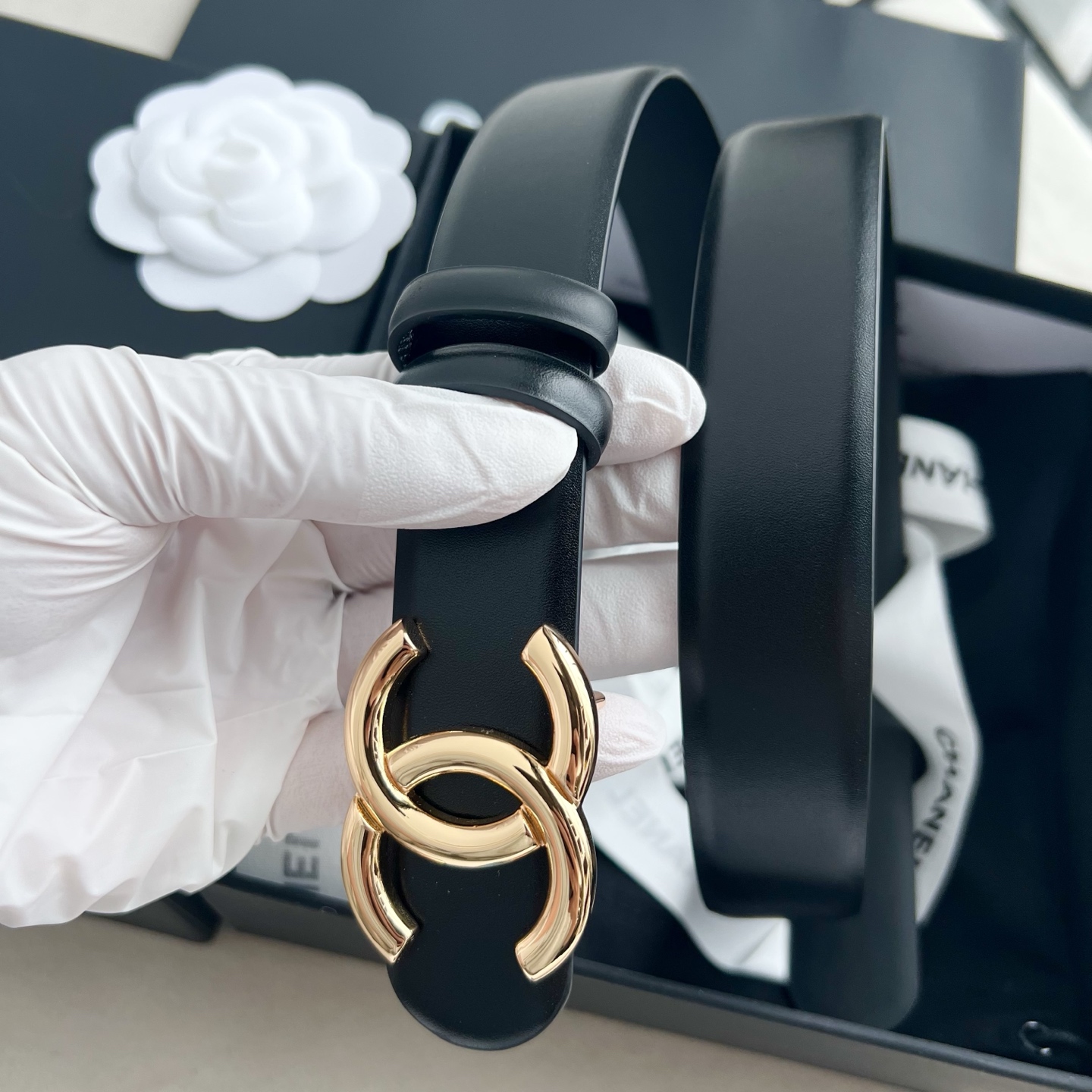🎐 Chanel 🎐（香奈儿） 采用高光小牛面哑光小牛底➕纯铜精品扣头打造 柔软细腻，时尚休闲易搭配，商务百搭大方，简约