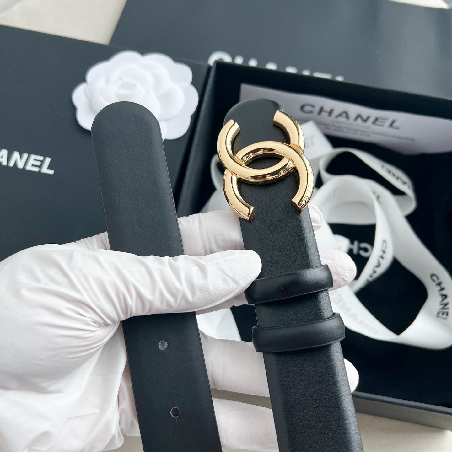 🎐 Chanel 🎐（香奈儿） 采用高光小牛面哑光小牛底➕纯铜精品扣头打造 柔软细腻，时尚休闲易搭配，商务百搭大方，简约