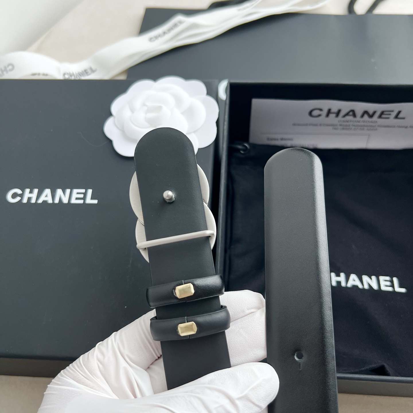 🎐 Chanel 🎐（香奈儿） 采用高光小牛面哑光小牛底➕纯铜精品扣头打造 柔软细腻，时尚休闲易搭配，商务百搭大方，简约