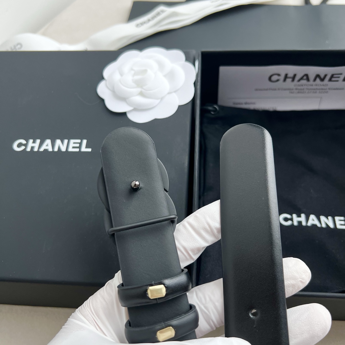 🎐 Chanel 🎐（香奈儿） 采用高光小牛面哑光小牛底➕纯铜精品扣头打造 柔软细腻，时尚休闲易搭配，商务百搭大方，简约