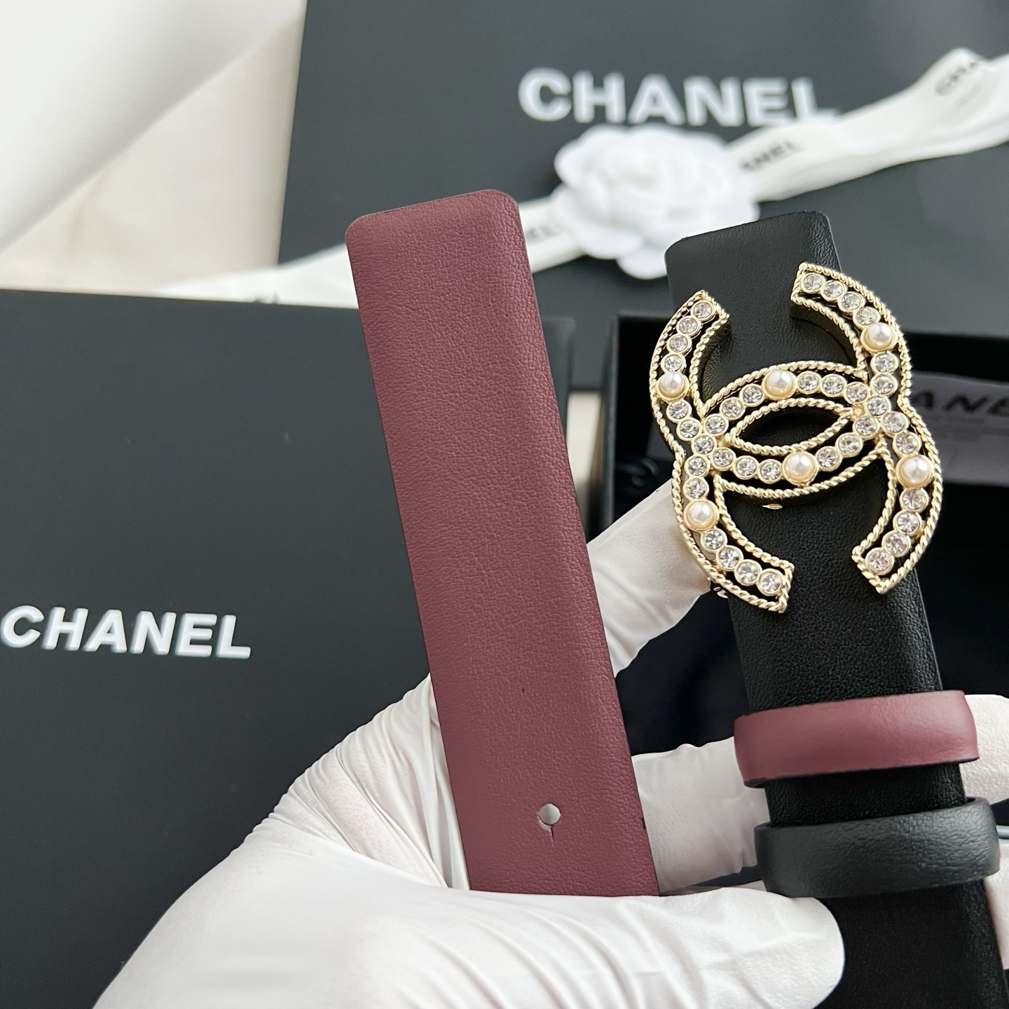 🎐 Chanel 🎐（香奈儿） 采用细纳帕面紫红纳帕底➕纯铜精品扣头打造 柔软细腻，时尚休闲易搭配，商务百搭大方，简约大