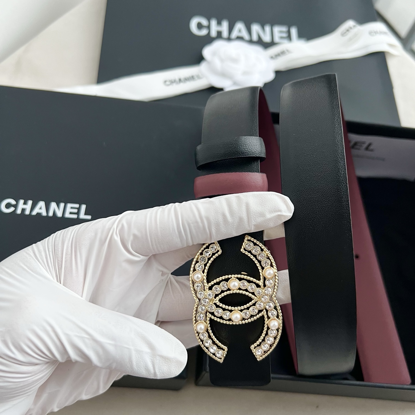 🎐 Chanel 🎐（香奈儿） 采用细纳帕面紫红纳帕底➕纯铜精品扣头打造 柔软细腻，时尚休闲易搭配，商务百搭大方，简约大
