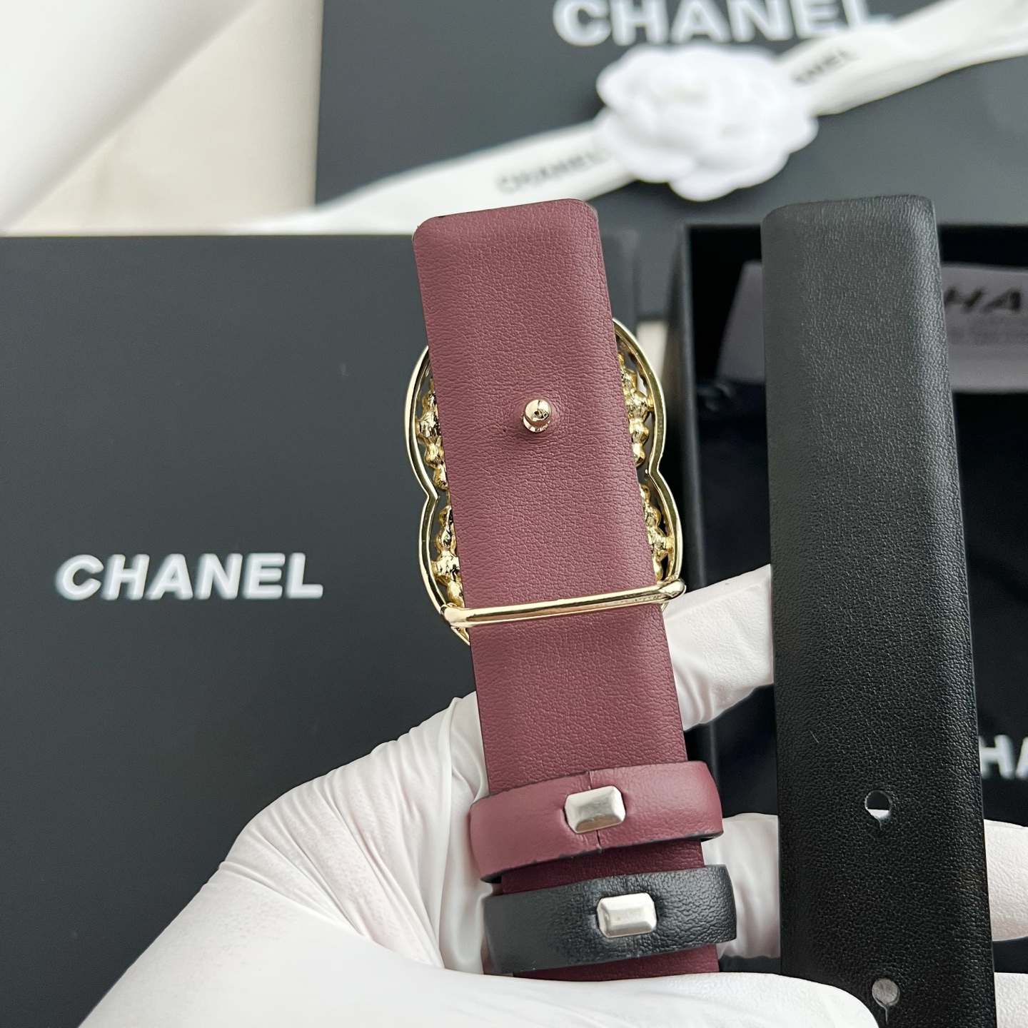 🎐 Chanel 🎐（香奈儿） 采用细纳帕面紫红纳帕底➕纯铜精品扣头打造 柔软细腻，时尚休闲易搭配，商务百搭大方，简约大