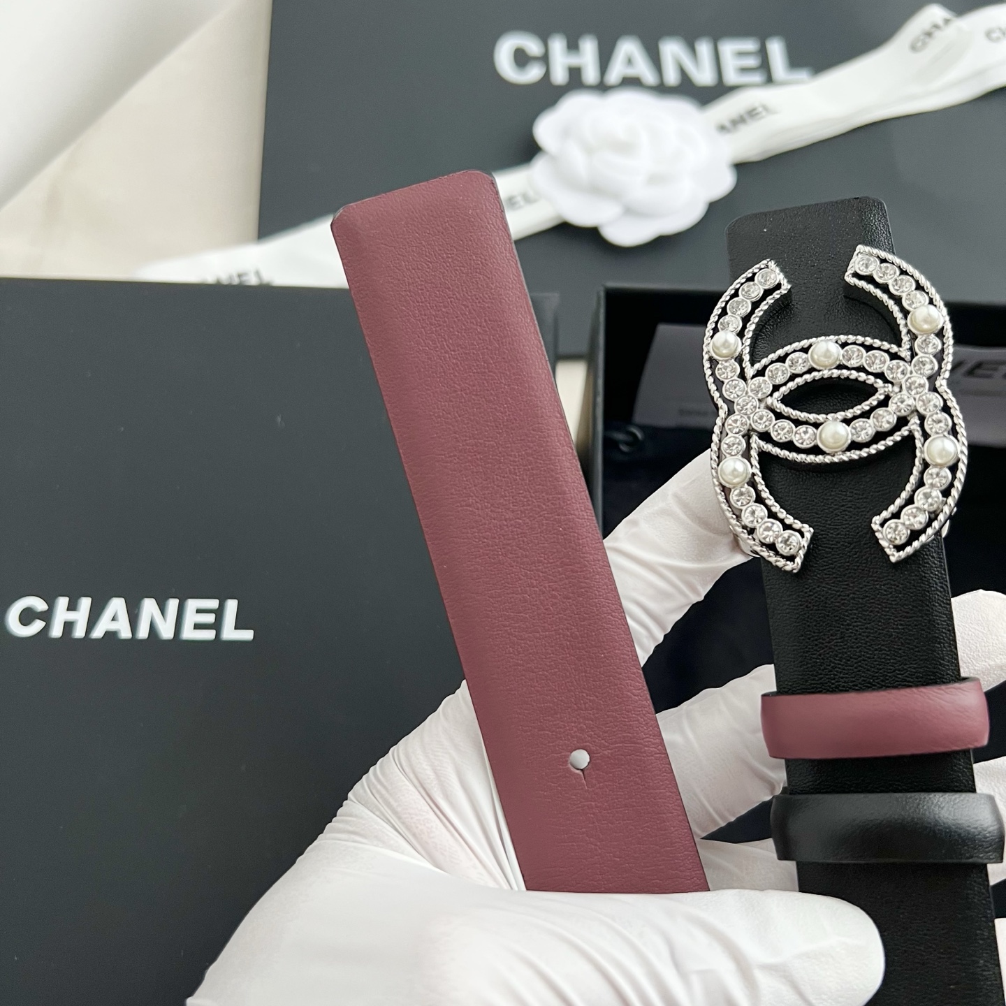 🎐 Chanel 🎐（香奈儿） 采用细纳帕面紫红纳帕底➕纯铜精品扣头打造 柔软细腻，时尚休闲易搭配，商务百搭大方，简约大