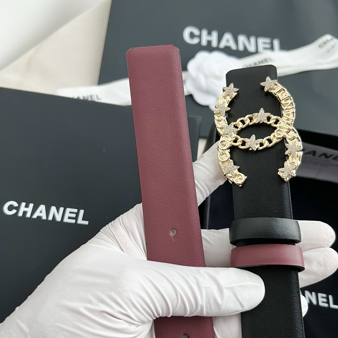 🎐 Chanel 🎐（香奈儿） 采用细纳帕面紫红纳帕底➕纯铜精品扣头打造 柔软细腻，时尚休闲易搭配，商务百搭大方，简约大