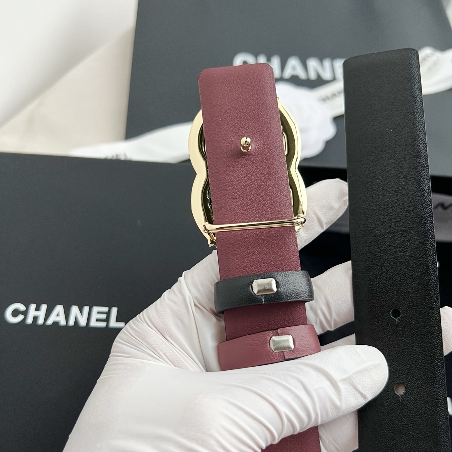 🎐 Chanel 🎐（香奈儿） 采用细纳帕面紫红纳帕底➕纯铜精品扣头打造 柔软细腻，时尚休闲易搭配，商务百搭大方，简约大