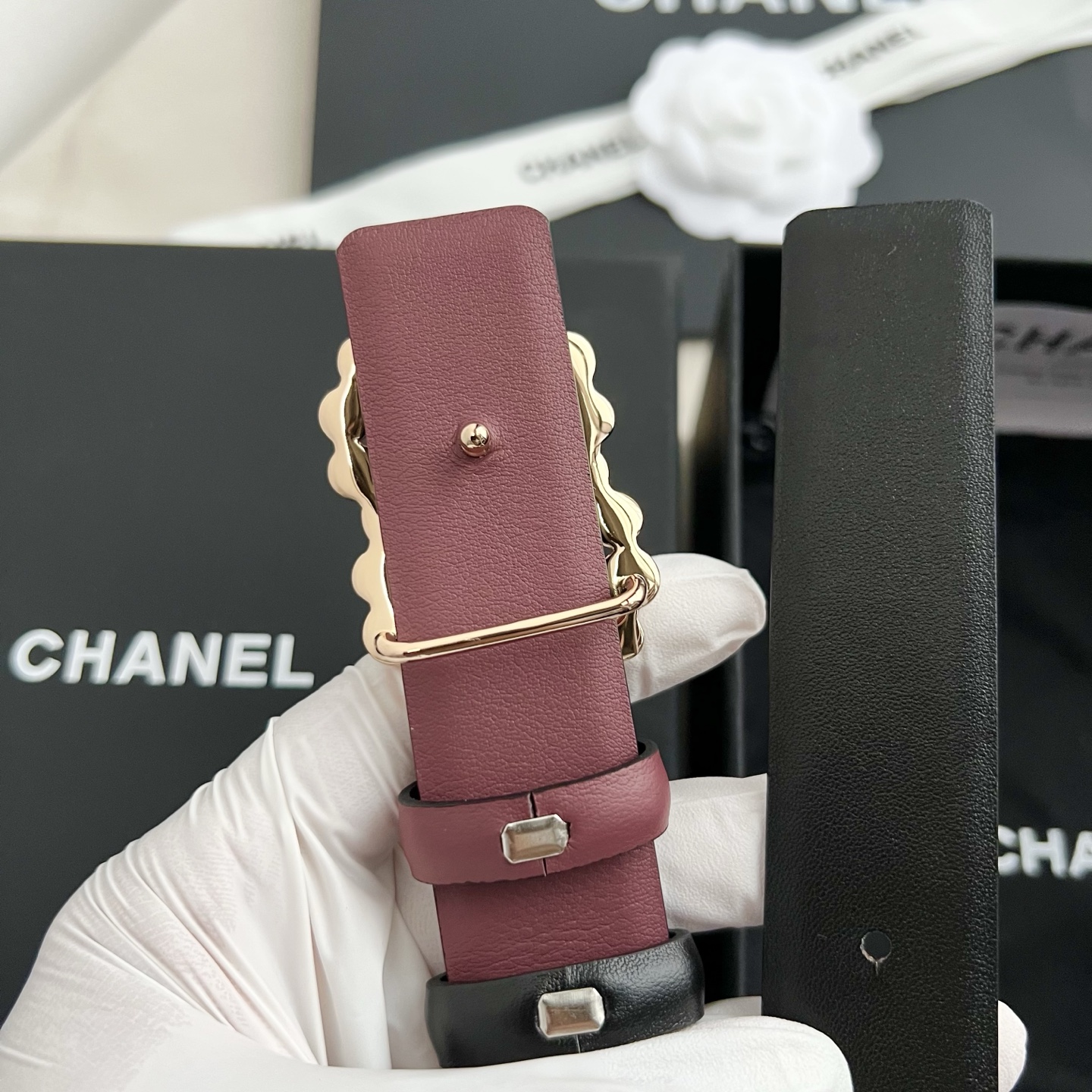 🎐 Chanel 🎐（香奈儿） 采用细纳帕面紫红纳帕底➕纯铜精品扣头打造 柔软细腻，时尚休闲易搭配，商务百搭大方，简约大