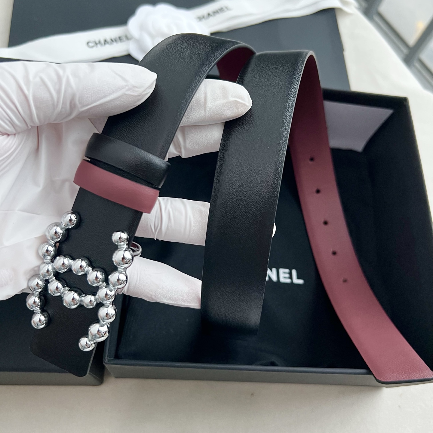 🎐 Chanel 🎐（香奈儿） 采用细纳帕面紫红纳帕底➕纯铜精品扣头打造 柔软细腻，时尚休闲易搭配，商务百搭大方，简约大