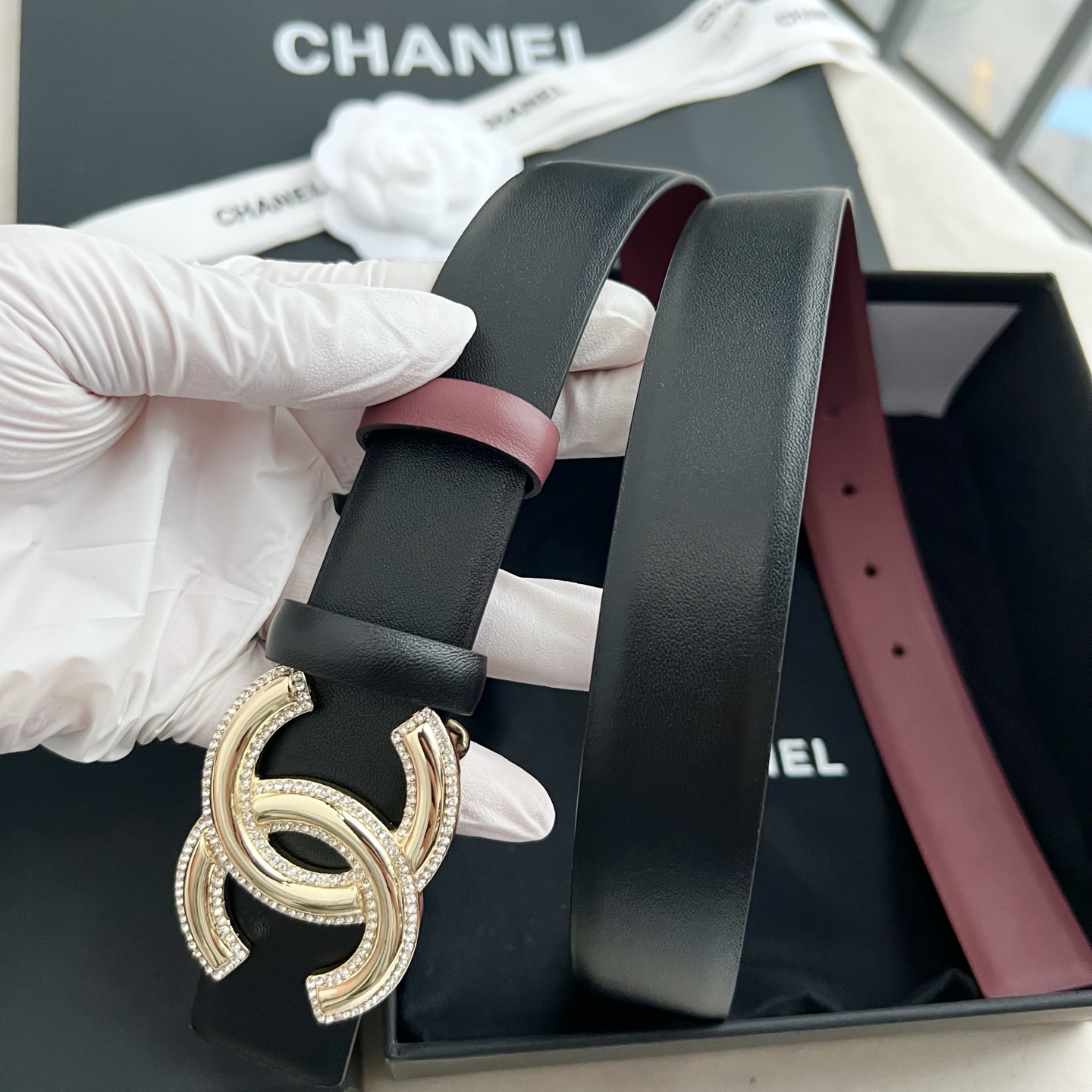 🎐 Chanel 🎐（香奈儿） 采用细纳帕面紫红纳帕底➕纯铜精品扣头打造 柔软细腻，时尚休闲易搭配，商务百搭大方，简约大