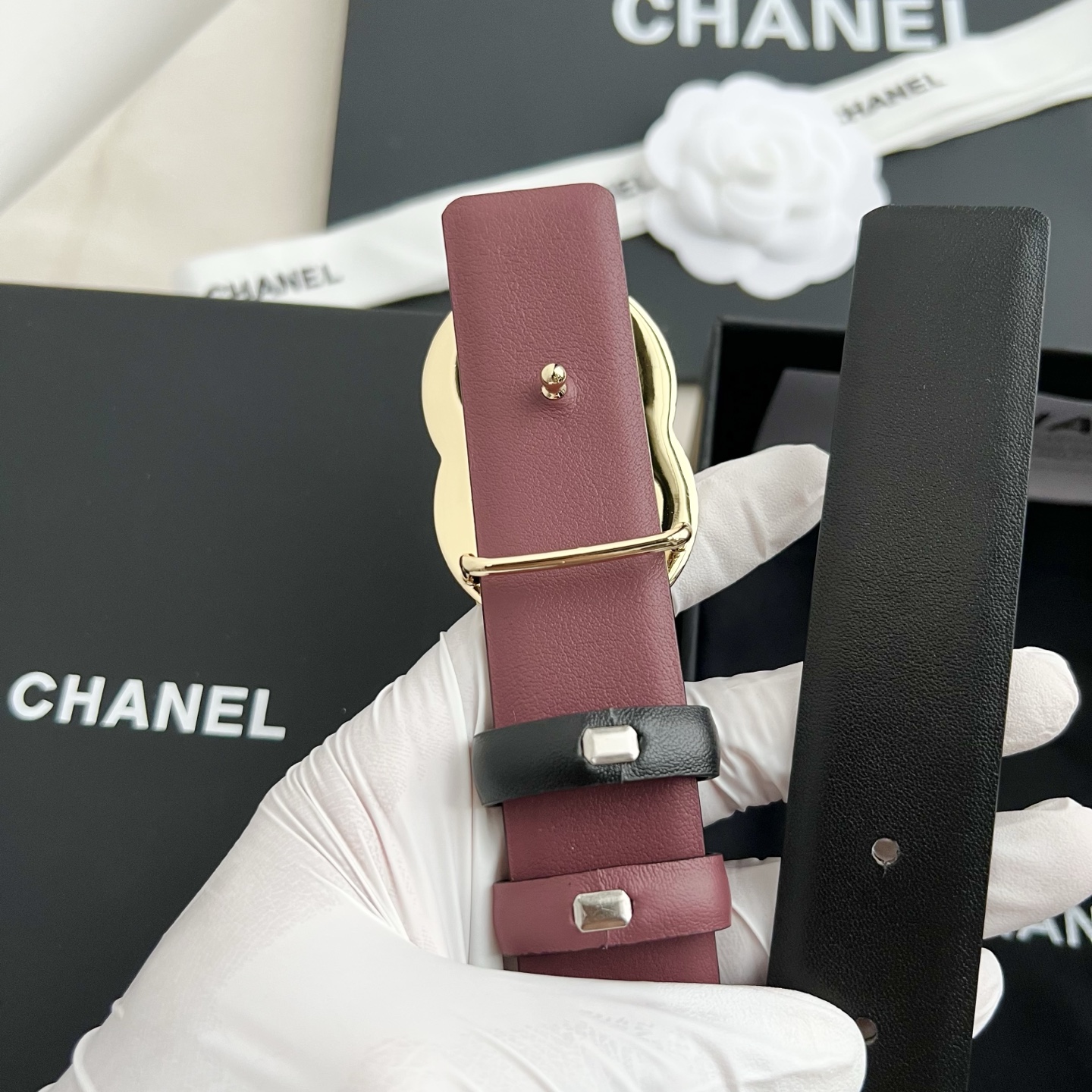 🎐 Chanel 🎐（香奈儿） 采用细纳帕面紫红纳帕底➕纯铜精品扣头打造 柔软细腻，时尚休闲易搭配，商务百搭大方，简约大