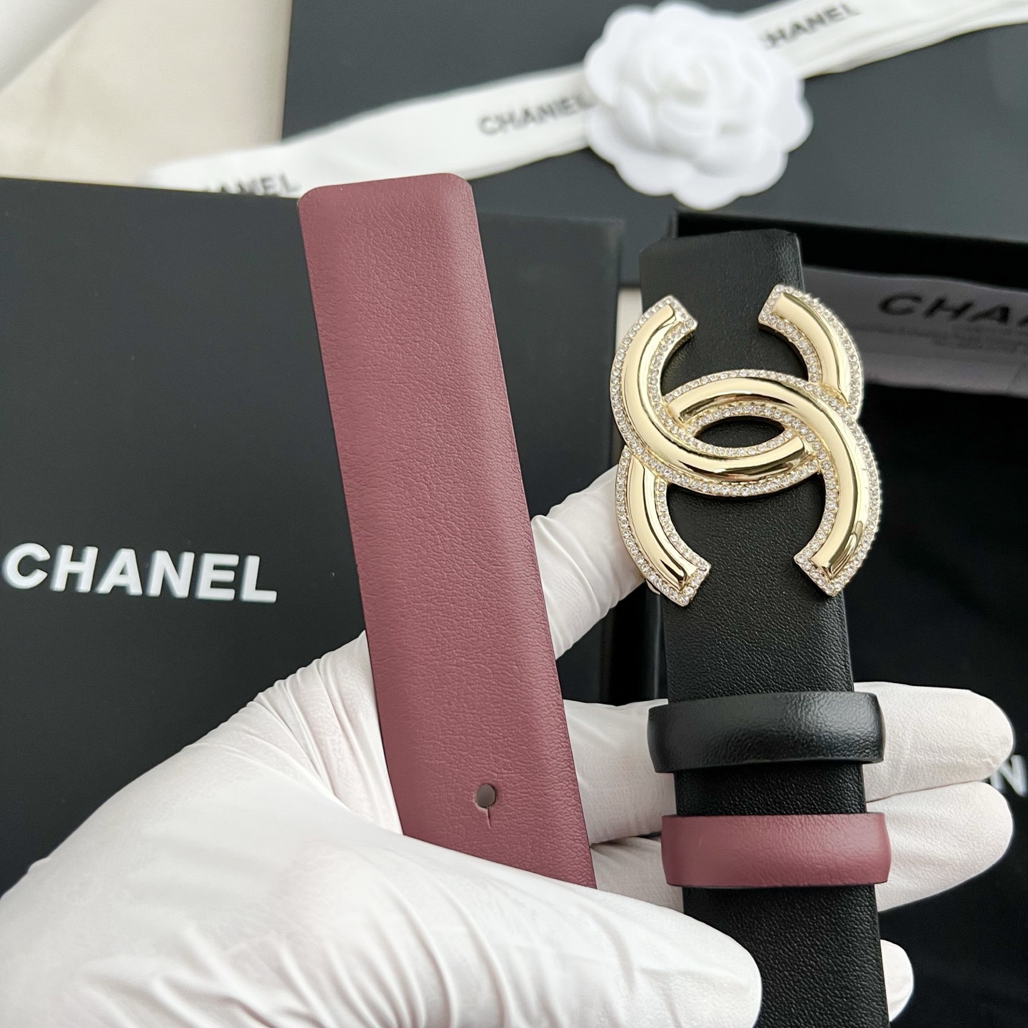 🎐 Chanel 🎐（香奈儿） 采用细纳帕面紫红纳帕底➕纯铜精品扣头打造 柔软细腻，时尚休闲易搭配，商务百搭大方，简约大