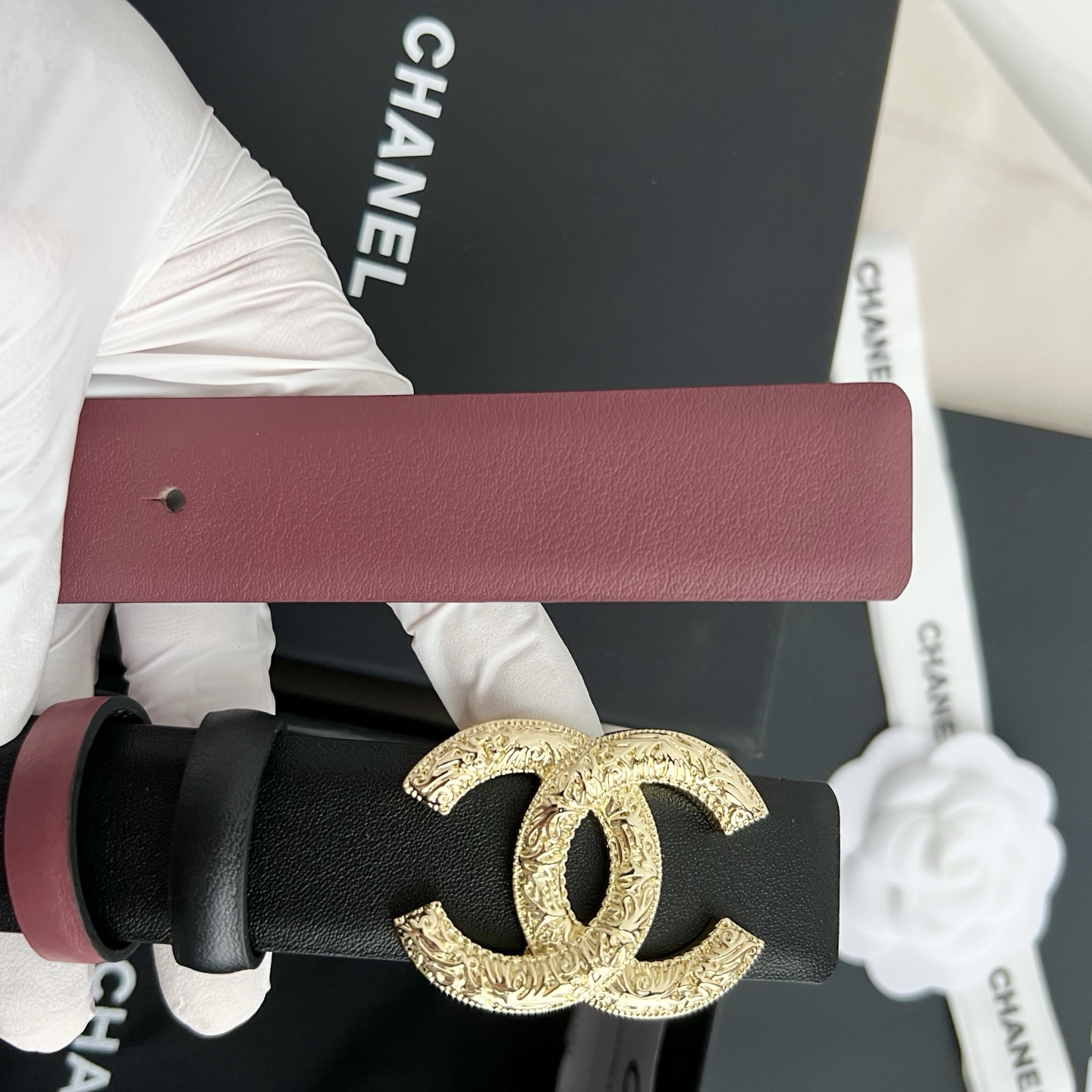 🎐 Chanel 🎐（香奈儿） 采用细纳帕面紫红纳帕底➕纯铜精品扣头打造 柔软细腻，时尚休闲易搭配，商务百搭大方，简约大
