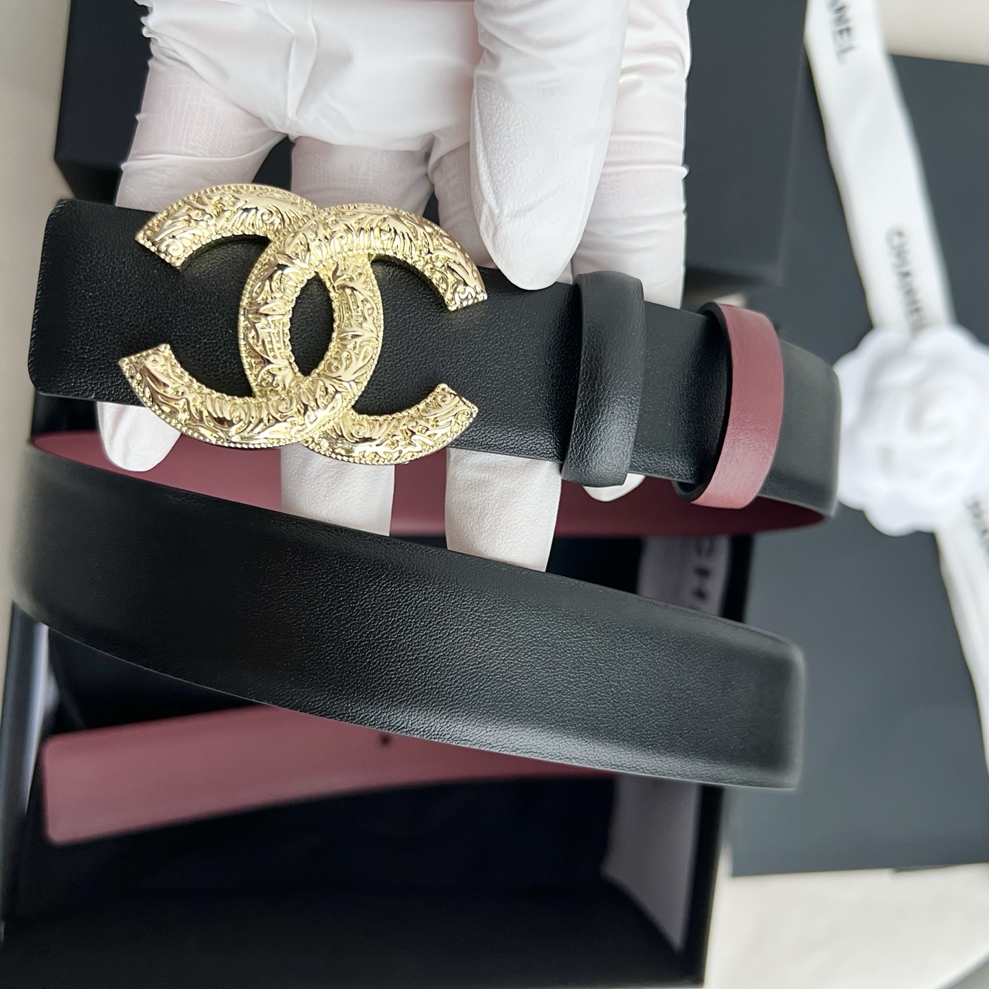 🎐 Chanel 🎐（香奈儿） 采用细纳帕面紫红纳帕底➕纯铜精品扣头打造 柔软细腻，时尚休闲易搭配，商务百搭大方，简约大
