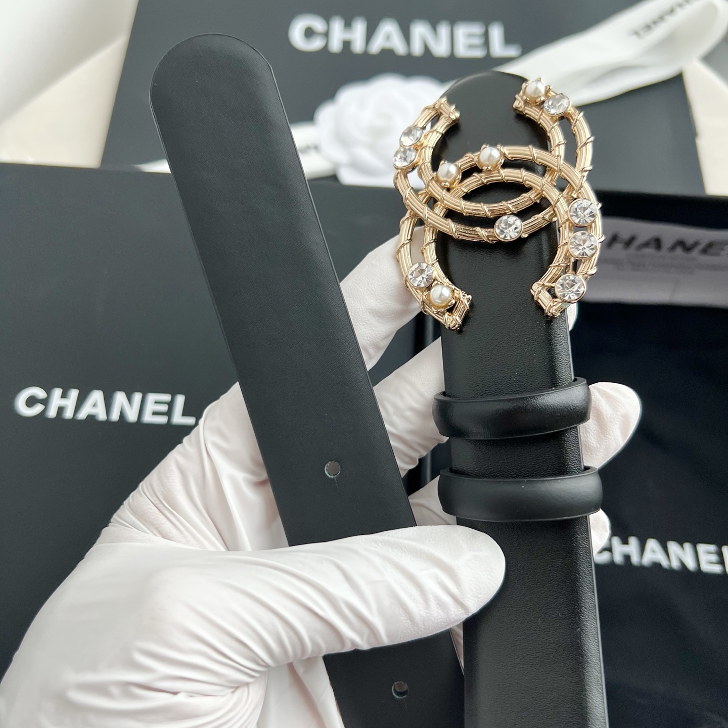🎐 Chanel 🎐（香奈儿） 采用高光小牛面哑光小牛底➕纯铜精品扣头打造 柔软细腻，时尚休闲易搭配，商务百搭大方，简约