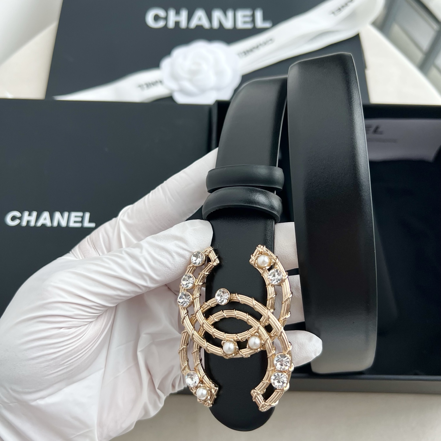 🎐 Chanel 🎐（香奈儿） 采用高光小牛面哑光小牛底➕纯铜精品扣头打造 柔软细腻，时尚休闲易搭配，商务百搭大方，简约