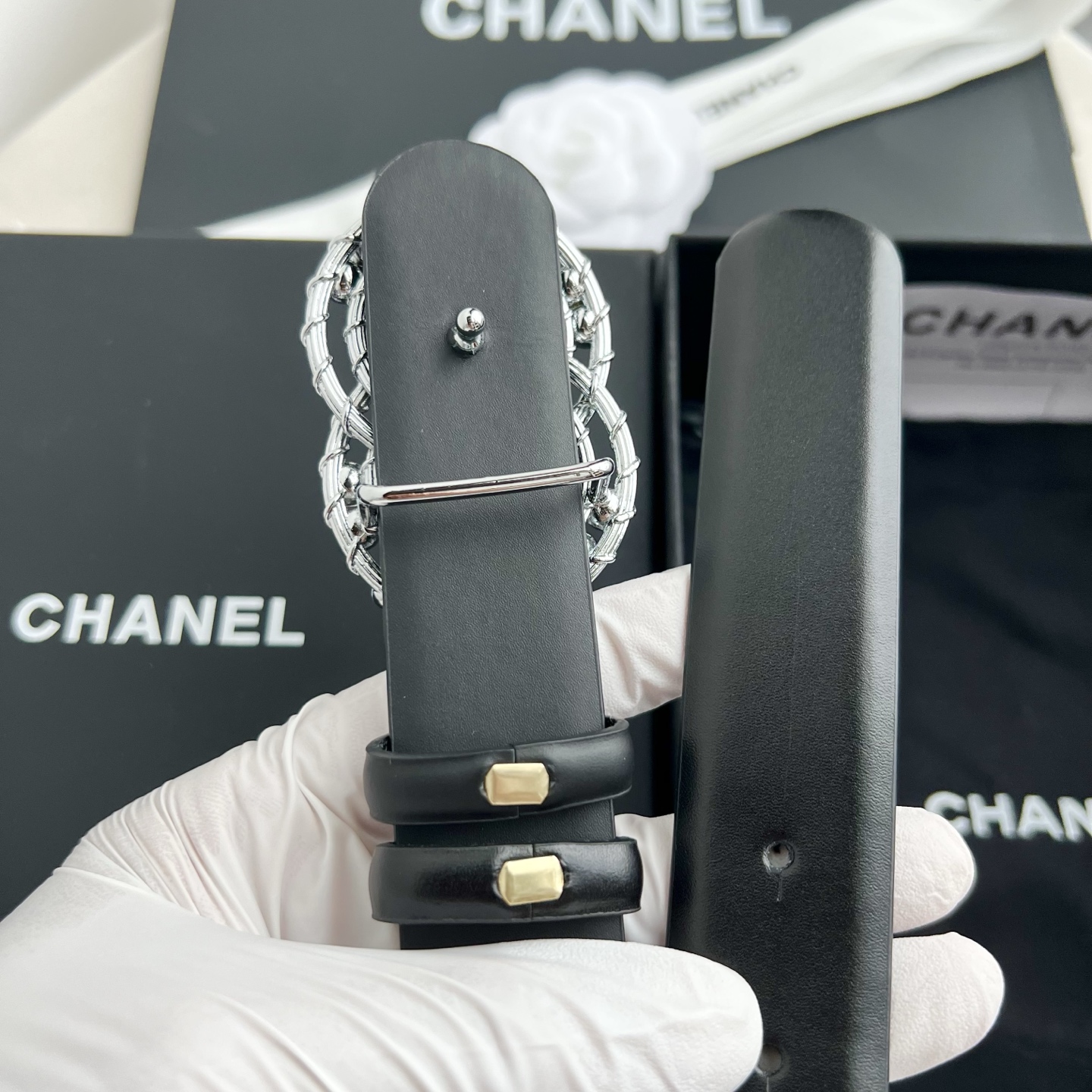 🎐 Chanel 🎐（香奈儿） 采用高光小牛面哑光小牛底➕纯铜精品扣头打造 柔软细腻，时尚休闲易搭配，商务百搭大方，简约
