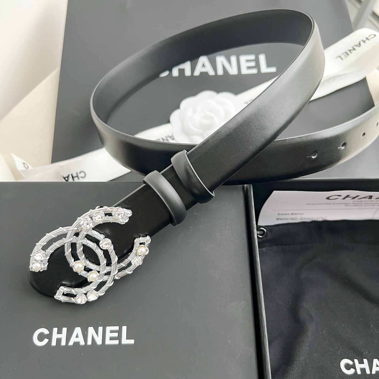 🎐 Chanel 🎐（香奈儿） 采用高光小牛面哑光小牛底➕纯铜精品扣头打造 柔软细腻，时尚休闲易搭配，商务百搭大方，简约
