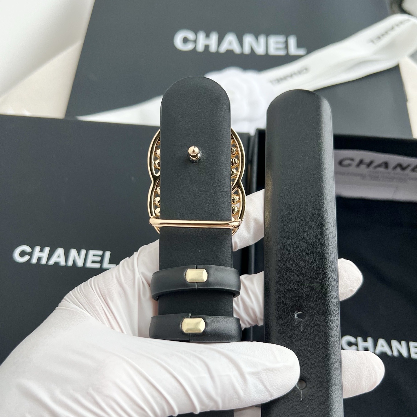🎐 Chanel 🎐（香奈儿） 采用高光小牛面哑光小牛底➕纯铜精品扣头打造 柔软细腻，时尚休闲易搭配，商务百搭大方，简约