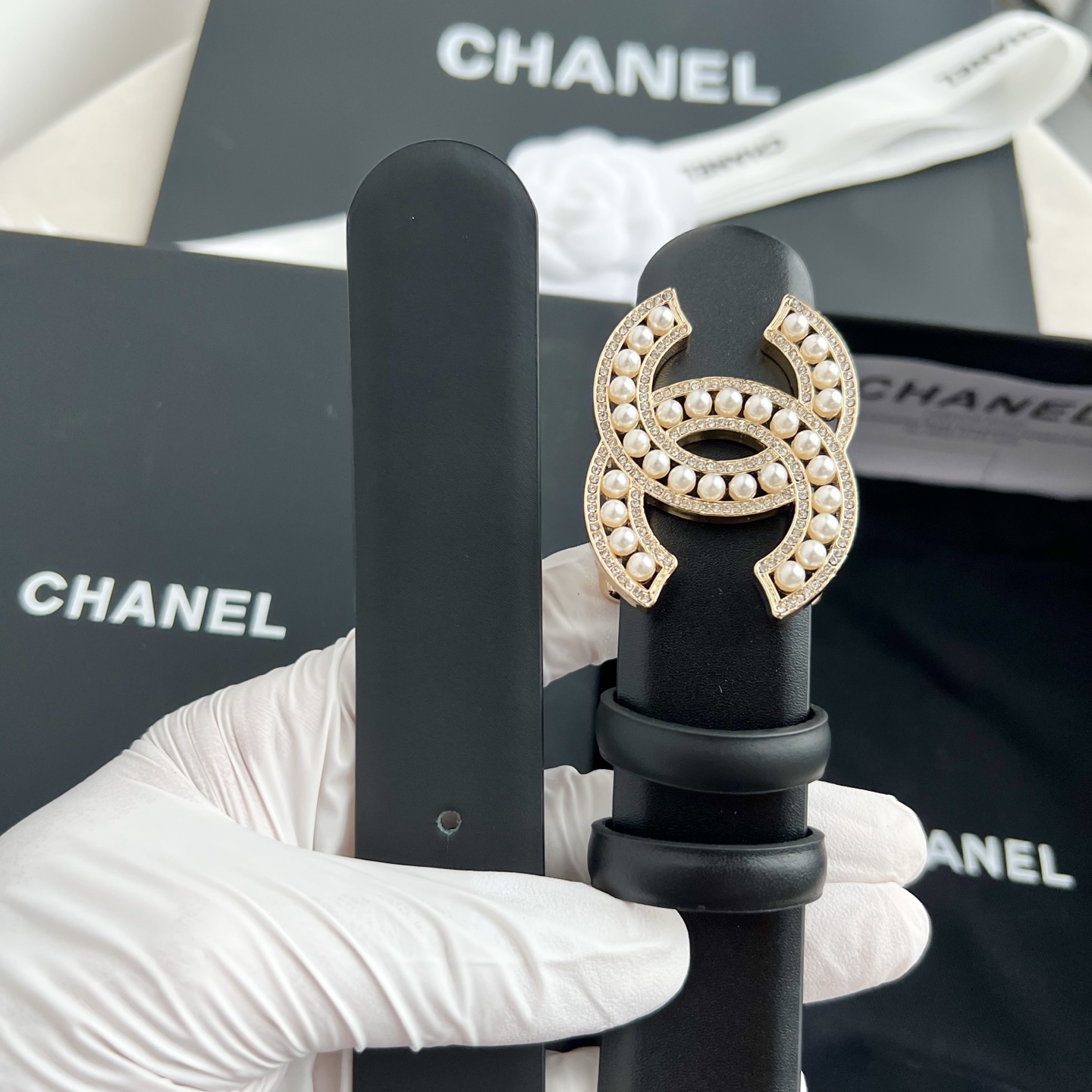 🎐 Chanel 🎐（香奈儿） 采用高光小牛面哑光小牛底➕纯铜精品扣头打造 柔软细腻，时尚休闲易搭配，商务百搭大方，简约