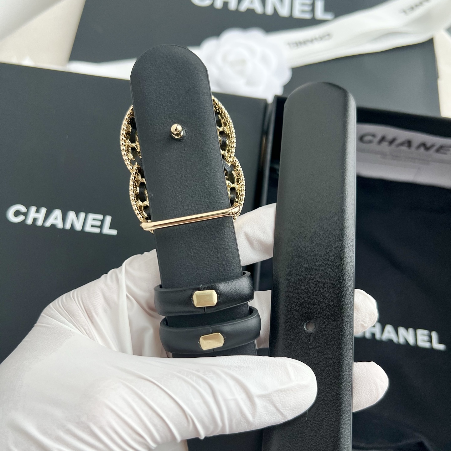 🎐 Chanel 🎐（香奈儿） 采用高光小牛面哑光小牛底➕纯铜精品扣头打造 柔软细腻，时尚休闲易搭配，商务百搭大方，简约