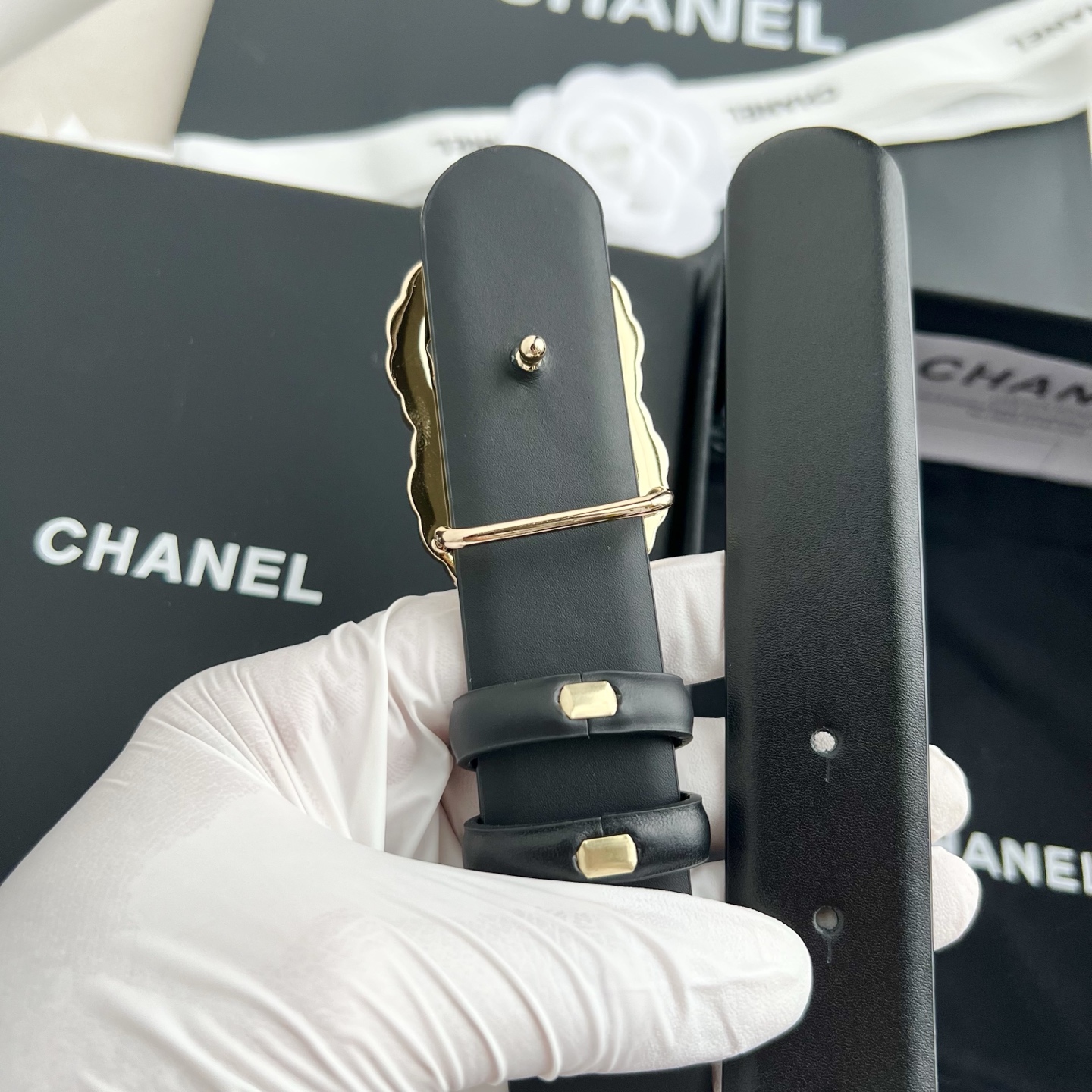 🎐 Chanel 🎐（香奈儿） 采用高光小牛面哑光小牛底➕纯铜精品扣头打造 柔软细腻，时尚休闲易搭配，商务百搭大方，简约