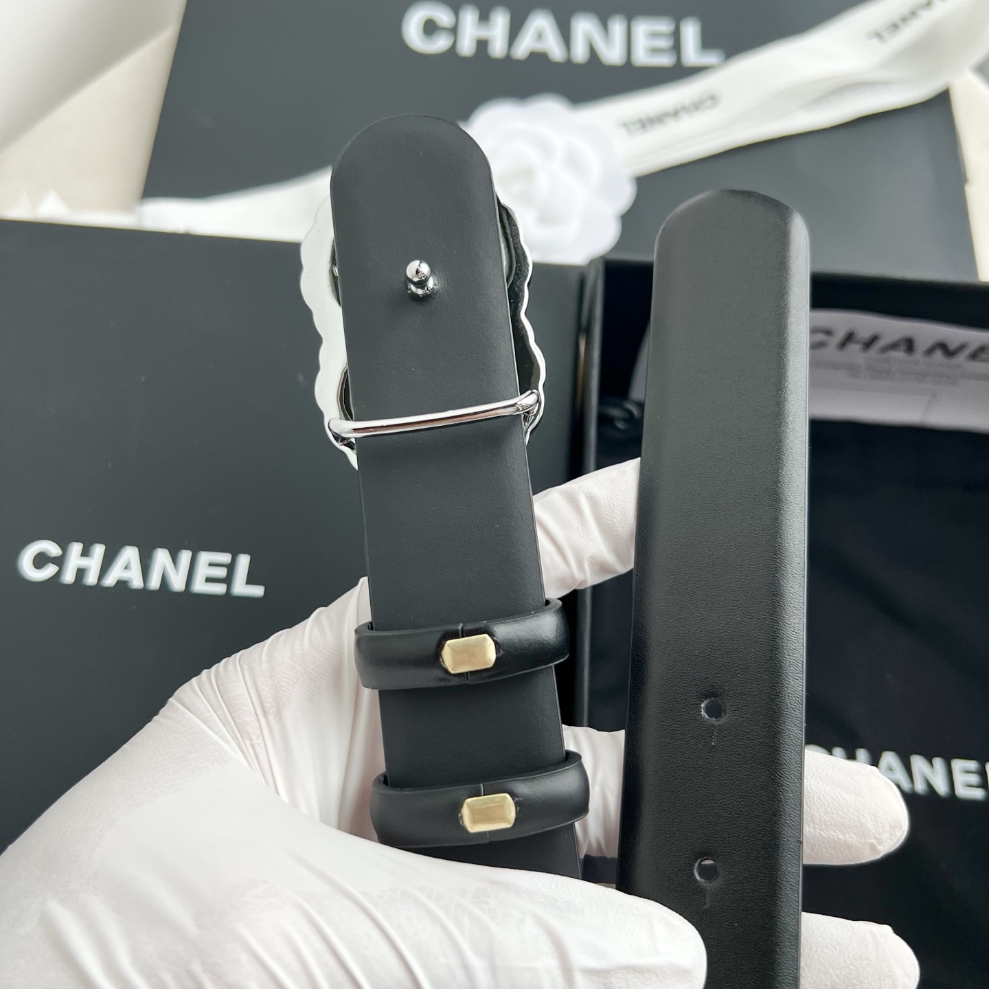 🎐 Chanel 🎐（香奈儿） 采用高光小牛面哑光小牛底➕纯铜精品扣头打造 柔软细腻，时尚休闲易搭配，商务百搭大方，简约