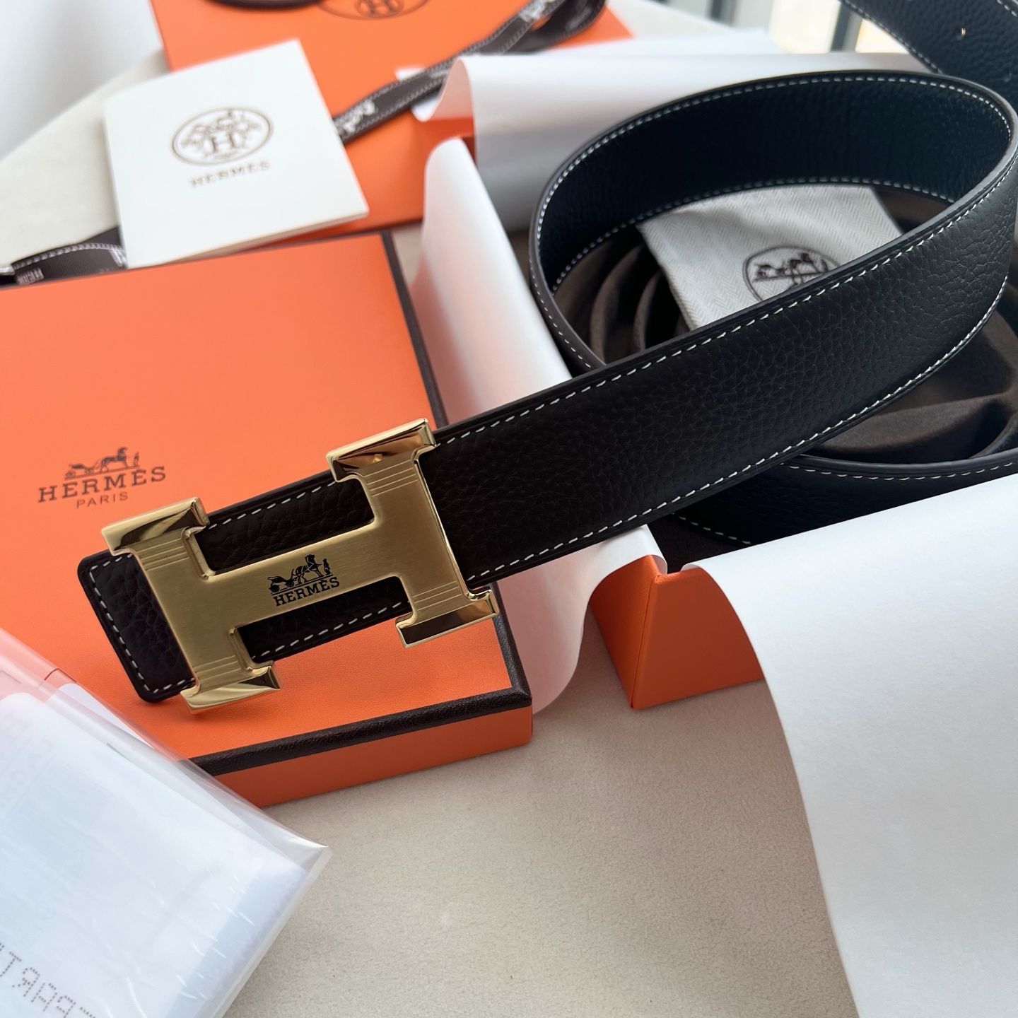 🎐 Hermès 🎐(爱马仕) 采用双面头层togo皮➕精品纯钢花纹扣头打造 ,双面可用,柔软细腻,时尚休闲易搭配,商务 🎐 Hermès 🎐(爱马仕) 采用双面头层togo皮➕精品纯钢花纹扣头打造 ,双面可用,柔软细腻,时尚休闲易搭配,商务