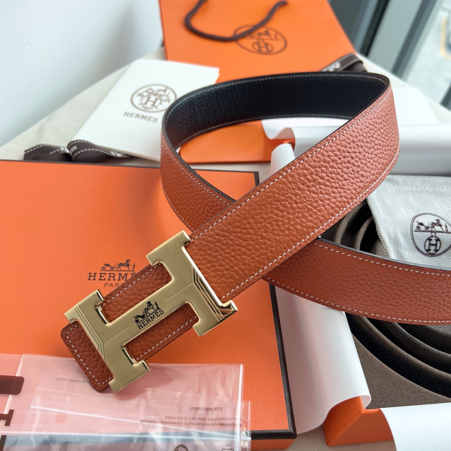 🎐 Hermès 🎐(爱马仕) 采用双面头层togo皮➕精品纯钢花纹扣头打造 ,双面可用,柔软细腻,时尚休闲易搭配,商务 🎐 Hermès 🎐(爱马仕) 采用双面头层togo皮➕精品纯钢花纹扣头打造 ,双面可用,柔软细腻,时尚休闲易搭配,商务