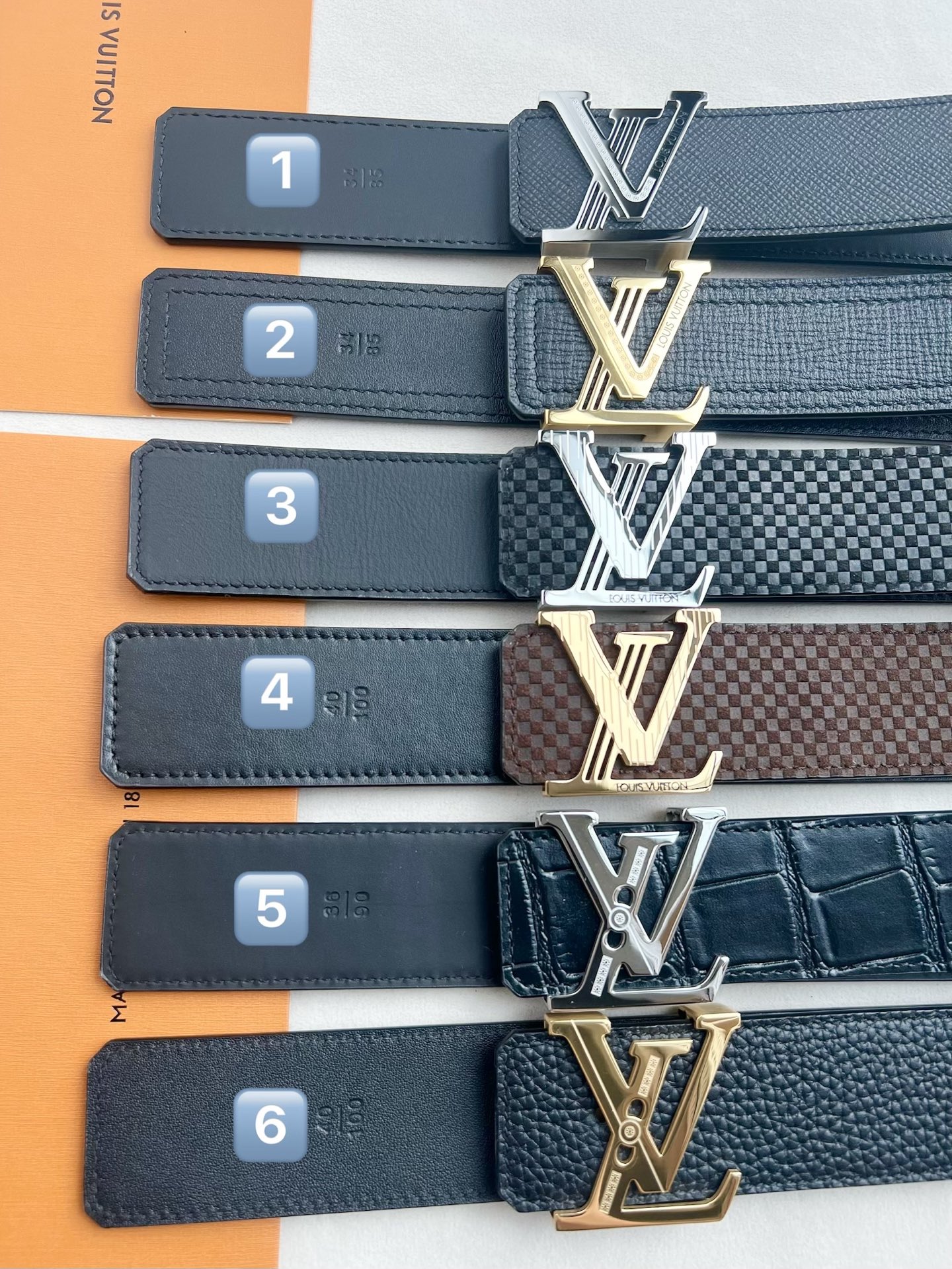 LV Dimension 4.0腰带将经典格调引入新颖尺幅设计。铁板鱿鱼纹LV 字母、与纤秀 LV 字母搭扣相映成趣，令