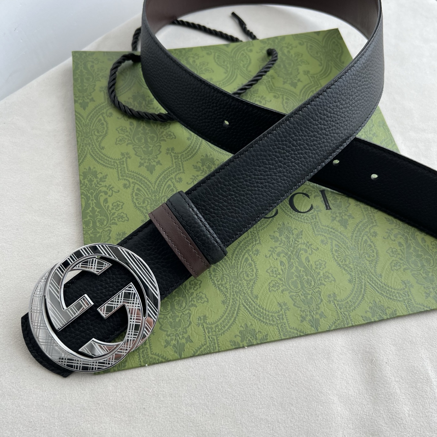 🌟Gucci(古奇)解锁腰带新品·细节实拍 精选togo纹搭平纹头层牛皮打造,纹理细腻,双面设计可随心切换穿搭风格;精品 🌟Gucci(古奇)解锁腰带新品·细节实拍 精选togo纹搭平纹头层牛皮打造,纹理细腻,双面设计可随心切换穿搭风格;精品