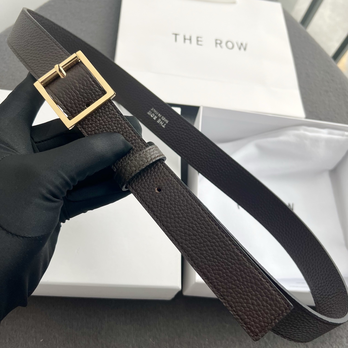the row  togo纹咖啡色金银真皮腰带！穿搭配饰必备！简约不简单，慵懒大气！不管日常穿搭，还是工作配套，都很适合