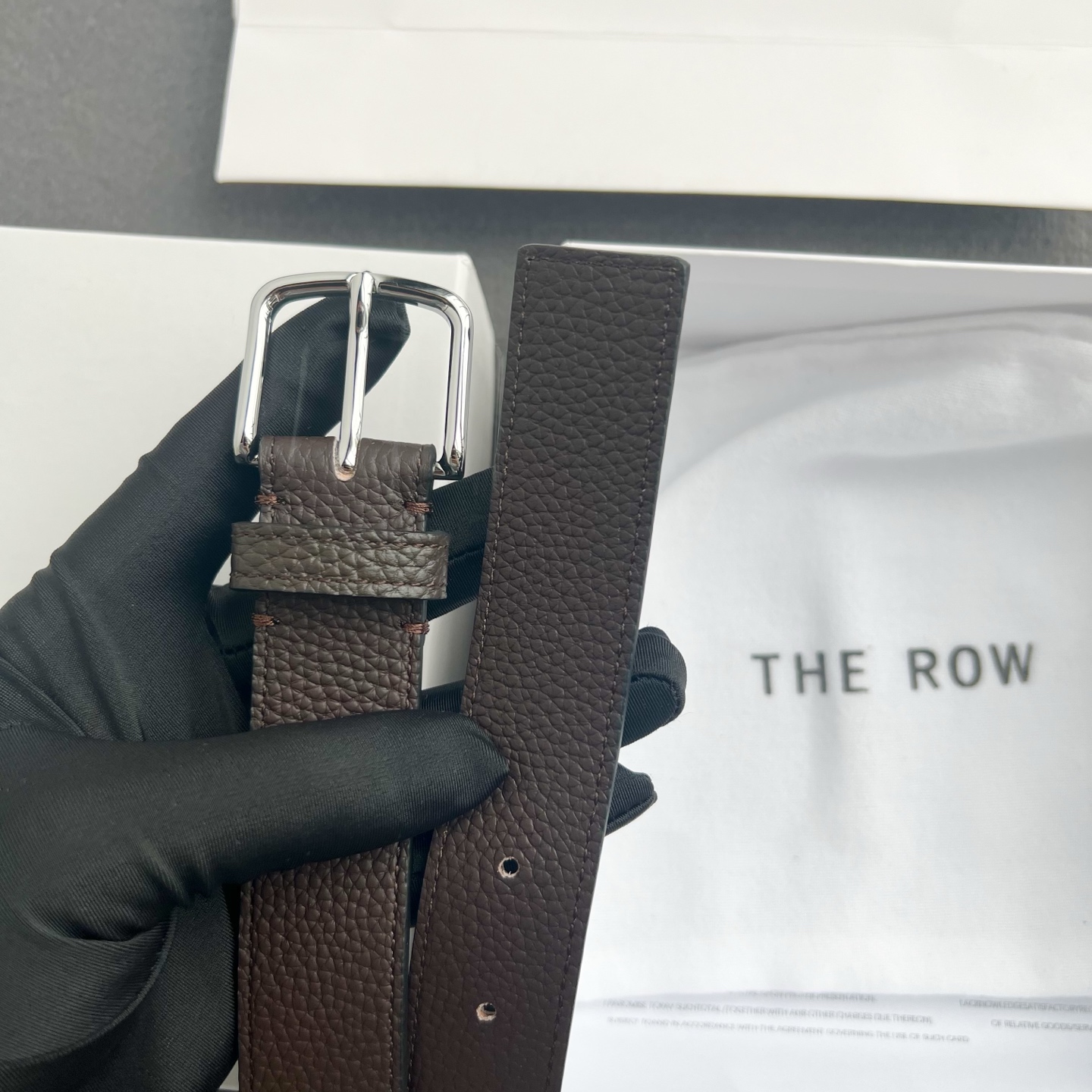the row  togo纹咖啡色银扣真皮腰带！穿搭配饰必备！简约不简单，慵懒大气！不管日常穿搭，还是工作配套，都很适合