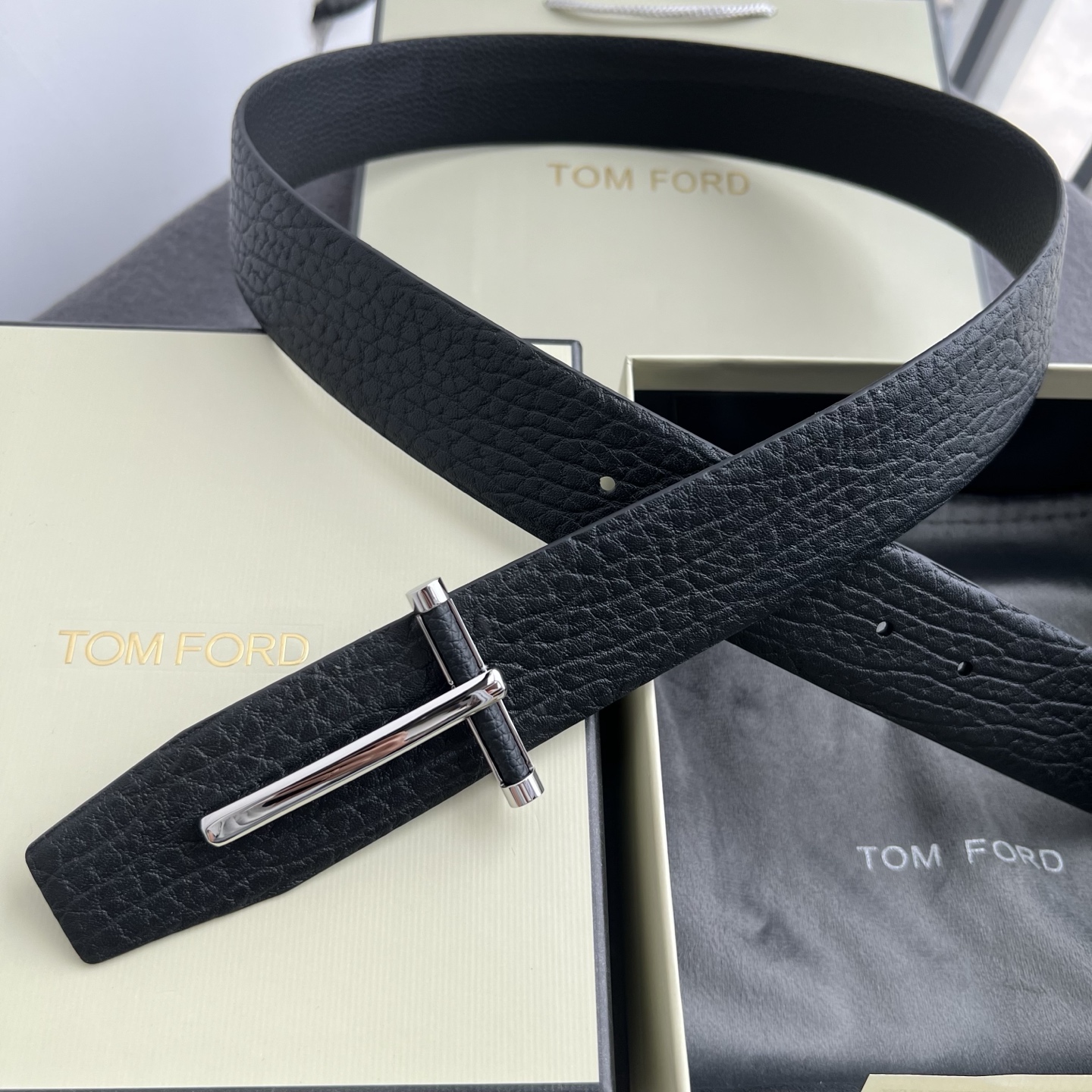 TF大象纹面togo纹底，亮光穿皮扣扣头，男士们所需的高级精品配饰 为大家带来一款渠道牛货！ 3.8cm