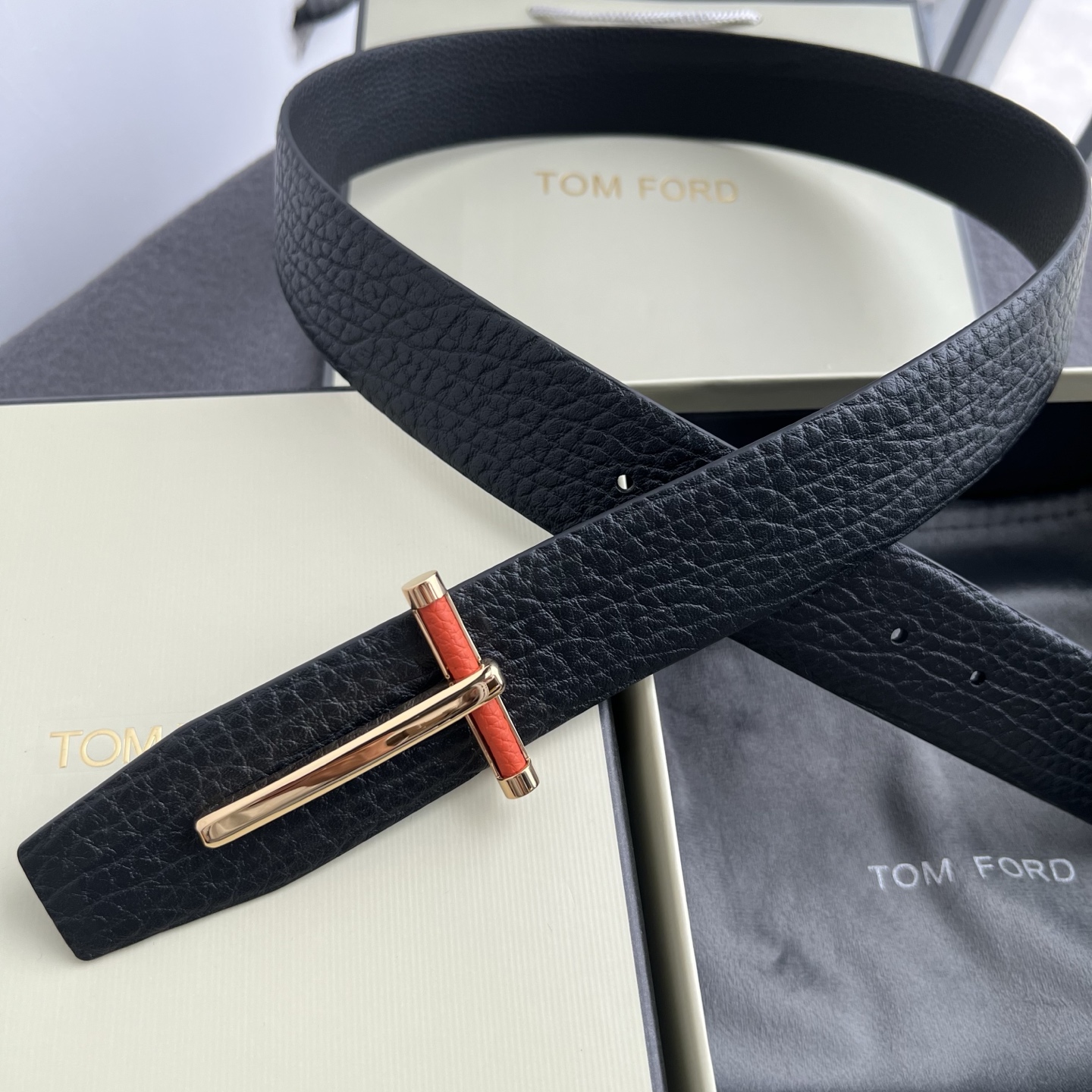 TF大象纹面togo纹底，亮光穿皮扣扣头，男士们所需的高级精品配饰 为大家带来一款渠道牛货！ 3.8cm