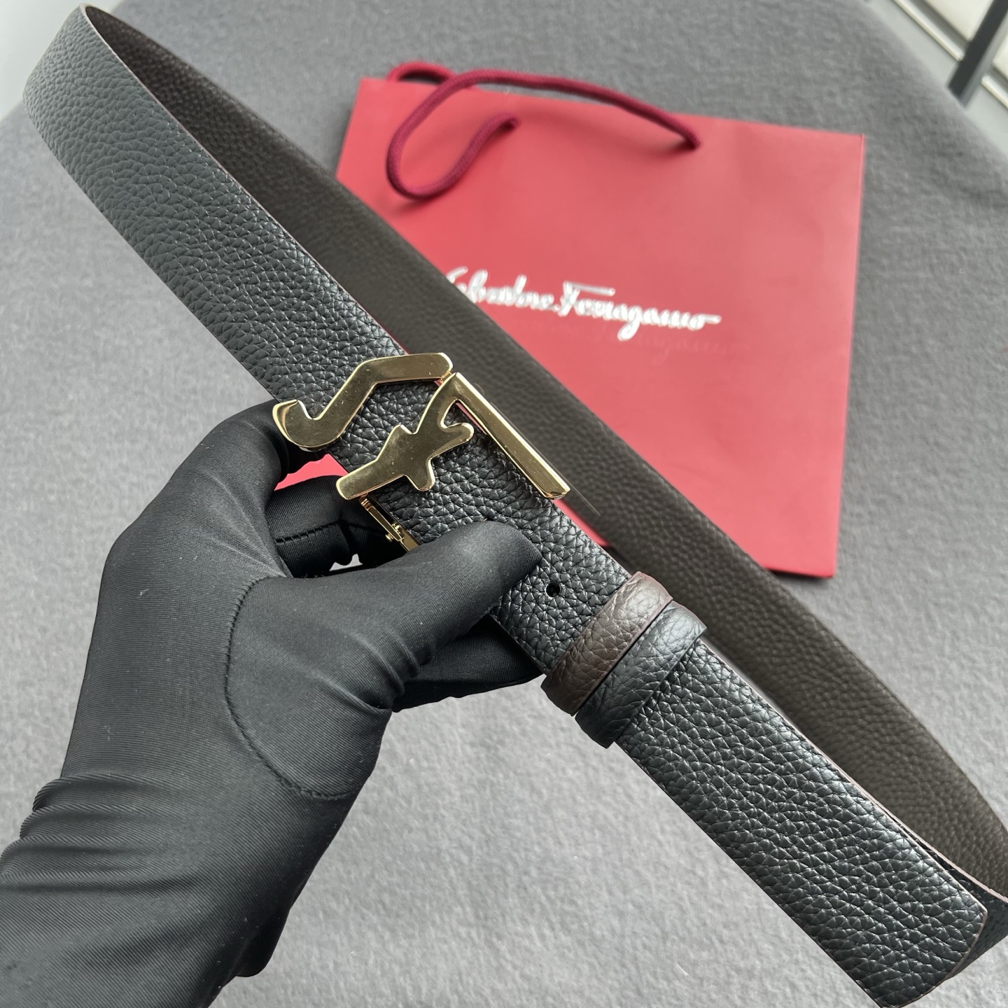🎐 FERRAGAMO 🎐(菲拉格慕) 采用双面togo➕精品纯铜扣头打造 柔软细腻,双面可用,时尚休闲易搭配,商务百搭 🎐 FERRAGAMO 🎐(菲拉格慕) 采用双面togo➕精品纯铜扣头打造 柔软细腻,双面可用,时尚休闲易搭配,商务百搭