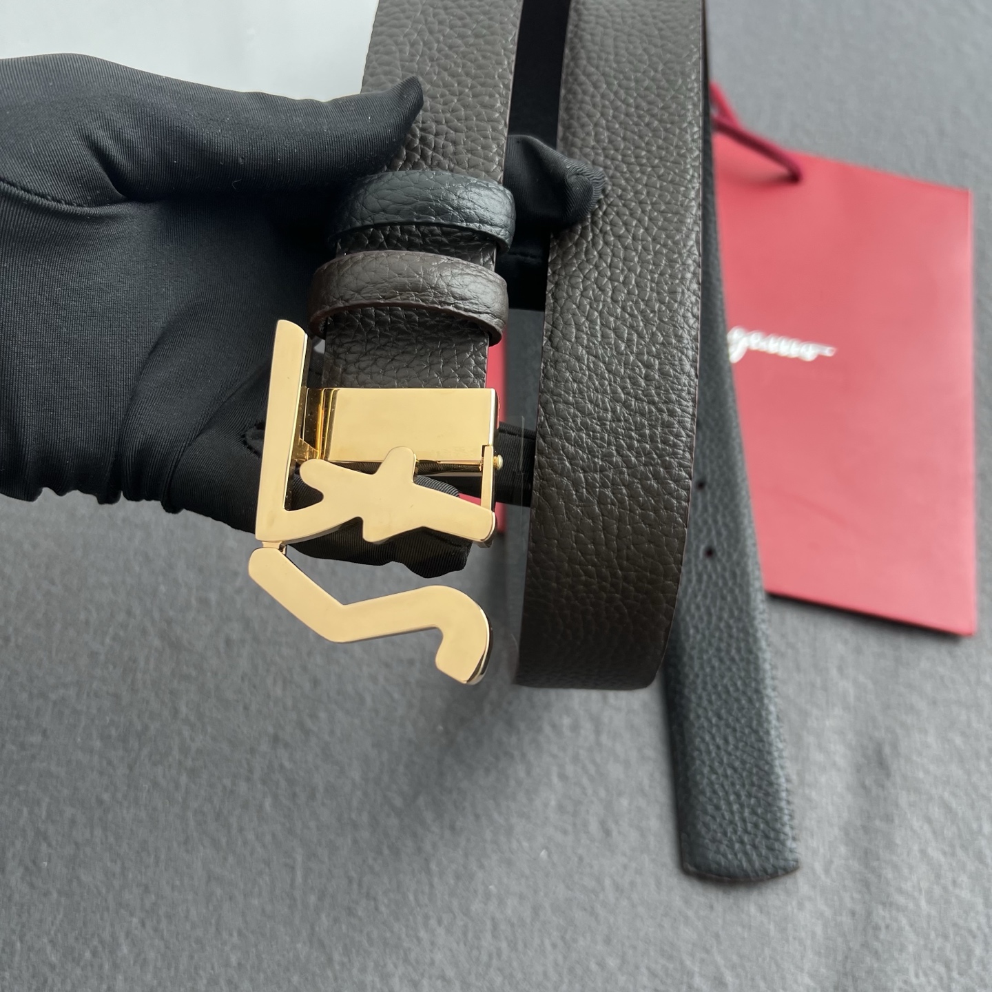 🎐 FERRAGAMO 🎐(菲拉格慕) 采用双面togo➕精品纯铜扣头打造 柔软细腻,双面可用,时尚休闲易搭配,商务百搭 🎐 FERRAGAMO 🎐(菲拉格慕) 采用双面togo➕精品纯铜扣头打造 柔软细腻,双面可用,时尚休闲易搭配,商务百搭