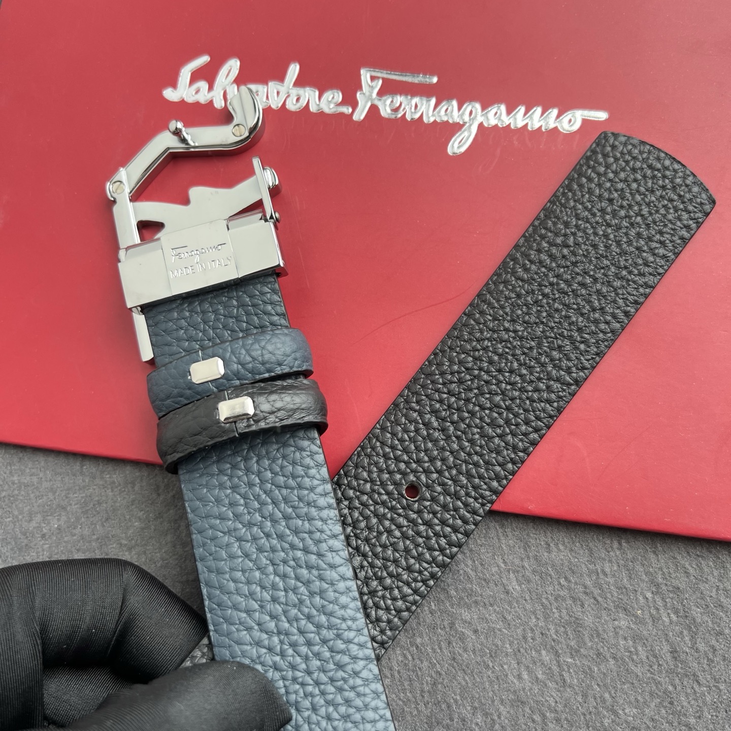 🎐 FERRAGAMO 🎐(菲拉格慕) 采用双面togo➕精品纯铜扣头打造 柔软细腻,双面可用,时尚休闲易搭配,商务百搭 🎐 FERRAGAMO 🎐(菲拉格慕) 采用双面togo➕精品纯铜扣头打造 柔软细腻,双面可用,时尚休闲易搭配,商务百搭