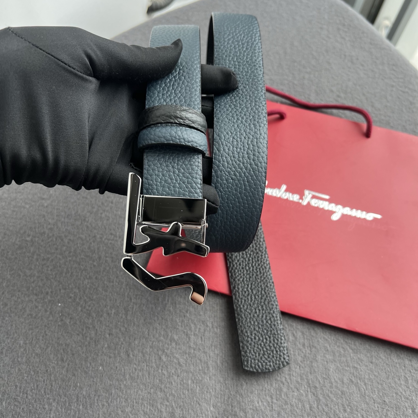 🎐 FERRAGAMO 🎐(菲拉格慕) 采用双面togo➕精品纯铜扣头打造 柔软细腻,双面可用,时尚休闲易搭配,商务百搭 🎐 FERRAGAMO 🎐(菲拉格慕) 采用双面togo➕精品纯铜扣头打造 柔软细腻,双面可用,时尚休闲易搭配,商务百搭